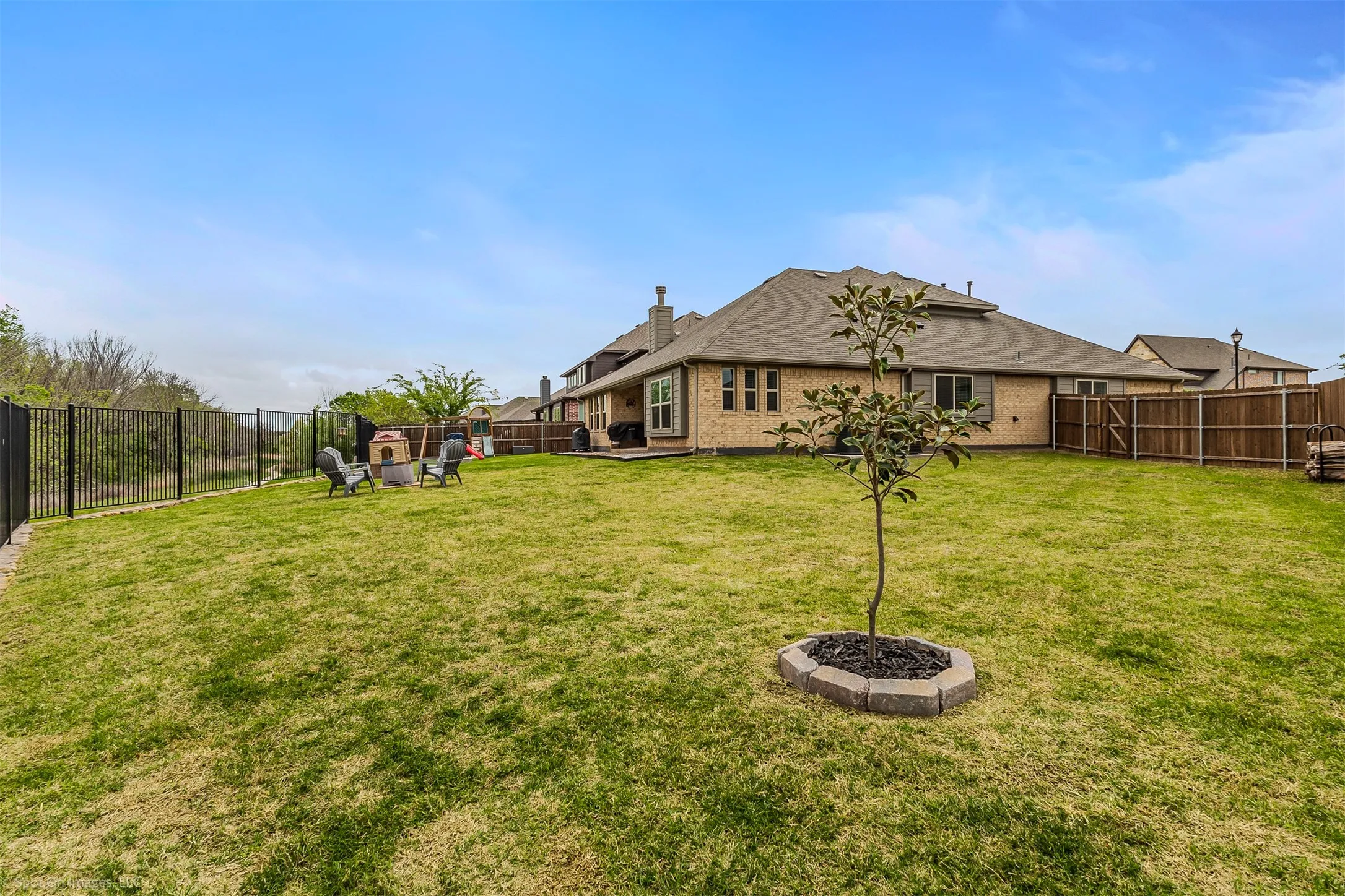Single Family Residence For Sale in Collin County , 485 W Autumn Hill Bluff, Lavon, Texas 75166, 4 Bedroom, 3 Bathroom, 2 Garage spaces, 3,279 Sqft, built in 2022, Price $498,865, mls#21356096, Real Estate Agent in Lavon, Homes For Sale in Collin county, Homes For Sale in Lavon, Realtor in Lavon Texas, Real Estate Brokerage Independent Realty Texas, Luminita Cordes Realtor