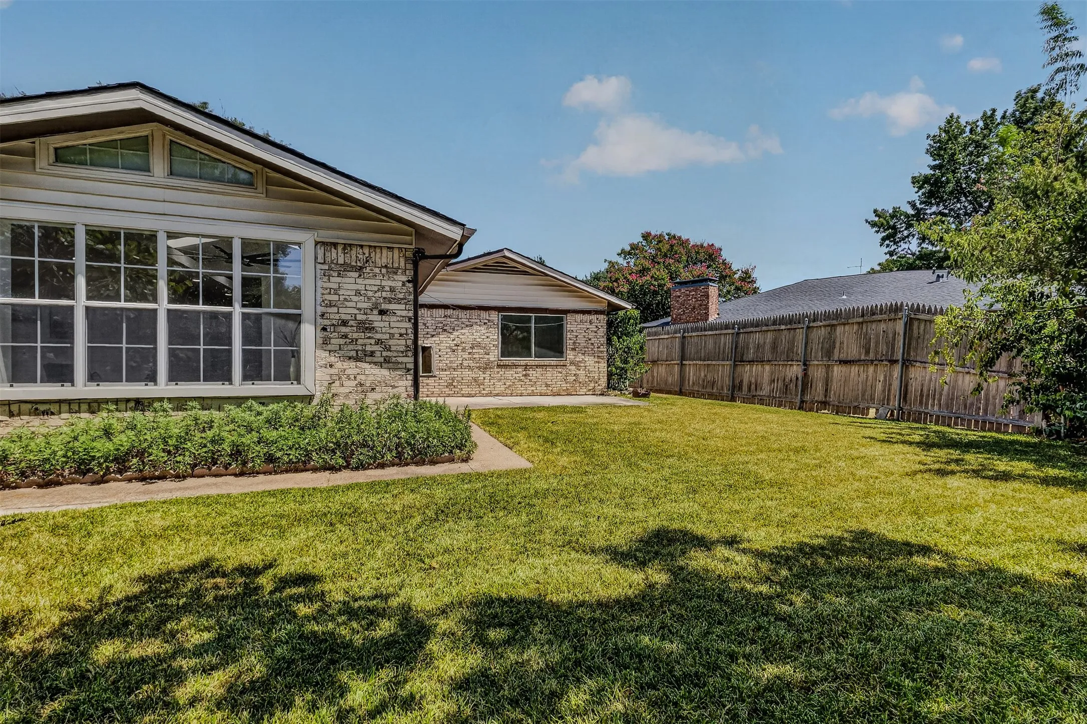 Single Family Residence For Sale in Dallas County , 6 collins Court, Richardson, Texas 75081, 4 Bedroom, 3 Bathroom, 2 Garage spaces, 2,438 Sqft, built in 1974, mls#21357447, Real Estate Agent in Richardson, Homes For Sale in Dallas county, Homes For Sale in Richardson, Realtor in Richardson Texas, Real Estate Brokerage Independent Realty Texas, Luminita Cordes Realtor