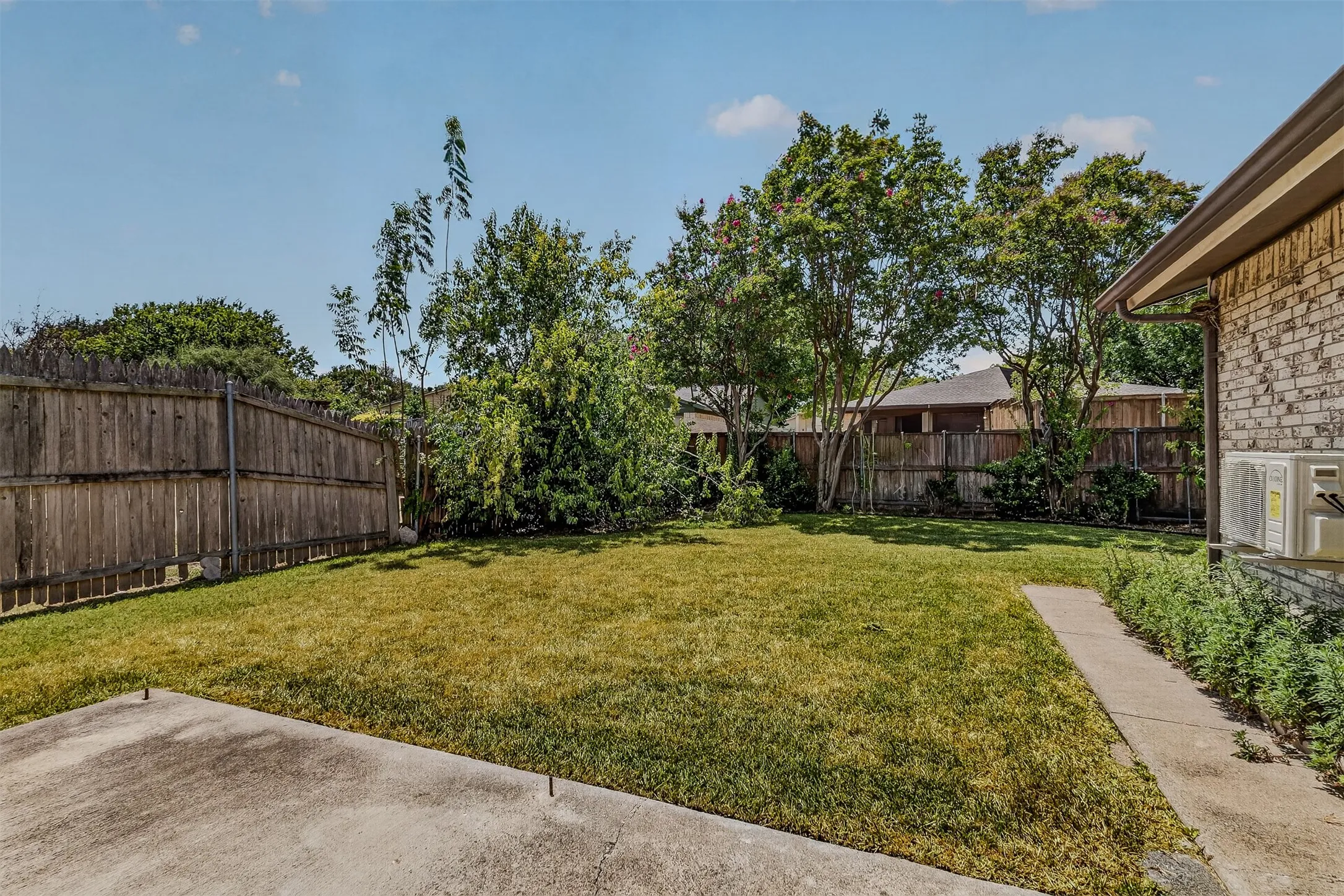 Single Family Residence For Sale in Dallas County , 6 collins Court, Richardson, Texas 75081, 4 Bedroom, 3 Bathroom, 2 Garage spaces, 2,438 Sqft, built in 1974, mls#21357447, Real Estate Agent in Richardson, Homes For Sale in Dallas county, Homes For Sale in Richardson, Realtor in Richardson Texas, Real Estate Brokerage Independent Realty Texas, Luminita Cordes Realtor