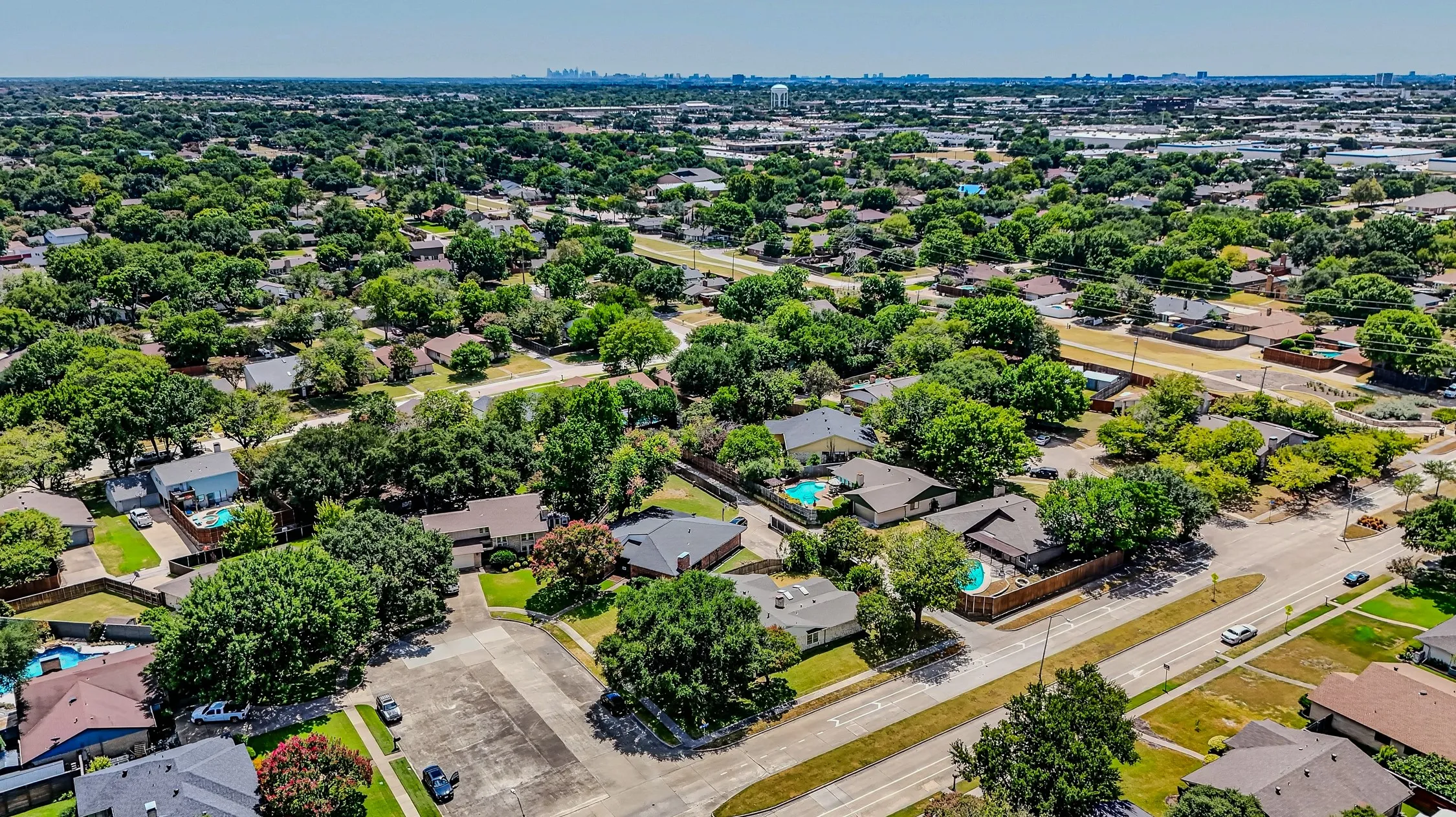 Single Family Residence For Sale in Dallas County , 6 collins Court, Richardson, Texas 75081, 4 Bedroom, 3 Bathroom, 2 Garage spaces, 2,438 Sqft, built in 1974, mls#21357447, Real Estate Agent in Richardson, Homes For Sale in Dallas county, Homes For Sale in Richardson, Realtor in Richardson Texas, Real Estate Brokerage Independent Realty Texas, Luminita Cordes Realtor