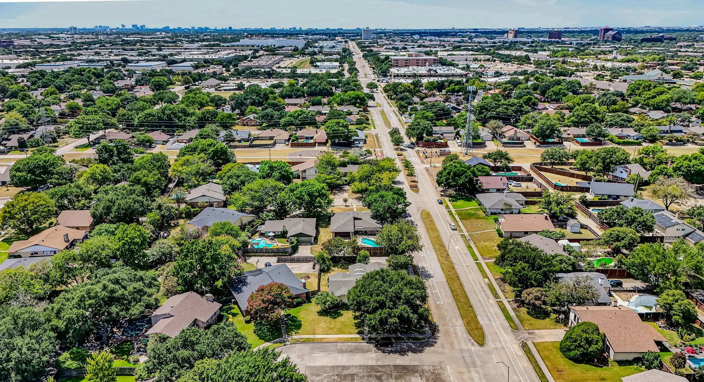 Single Family Residence For Sale in Dallas County , 6 collins Court, Richardson, Texas 75081, 4 Bedroom, 3 Bathroom, 2 Garage spaces, 2,438 Sqft, built in 1974, mls#21357447, Real Estate Agent in Richardson, Homes For Sale in Dallas county, Homes For Sale in Richardson, Realtor in Richardson Texas, Real Estate Brokerage Independent Realty Texas, Luminita Cordes Realtor