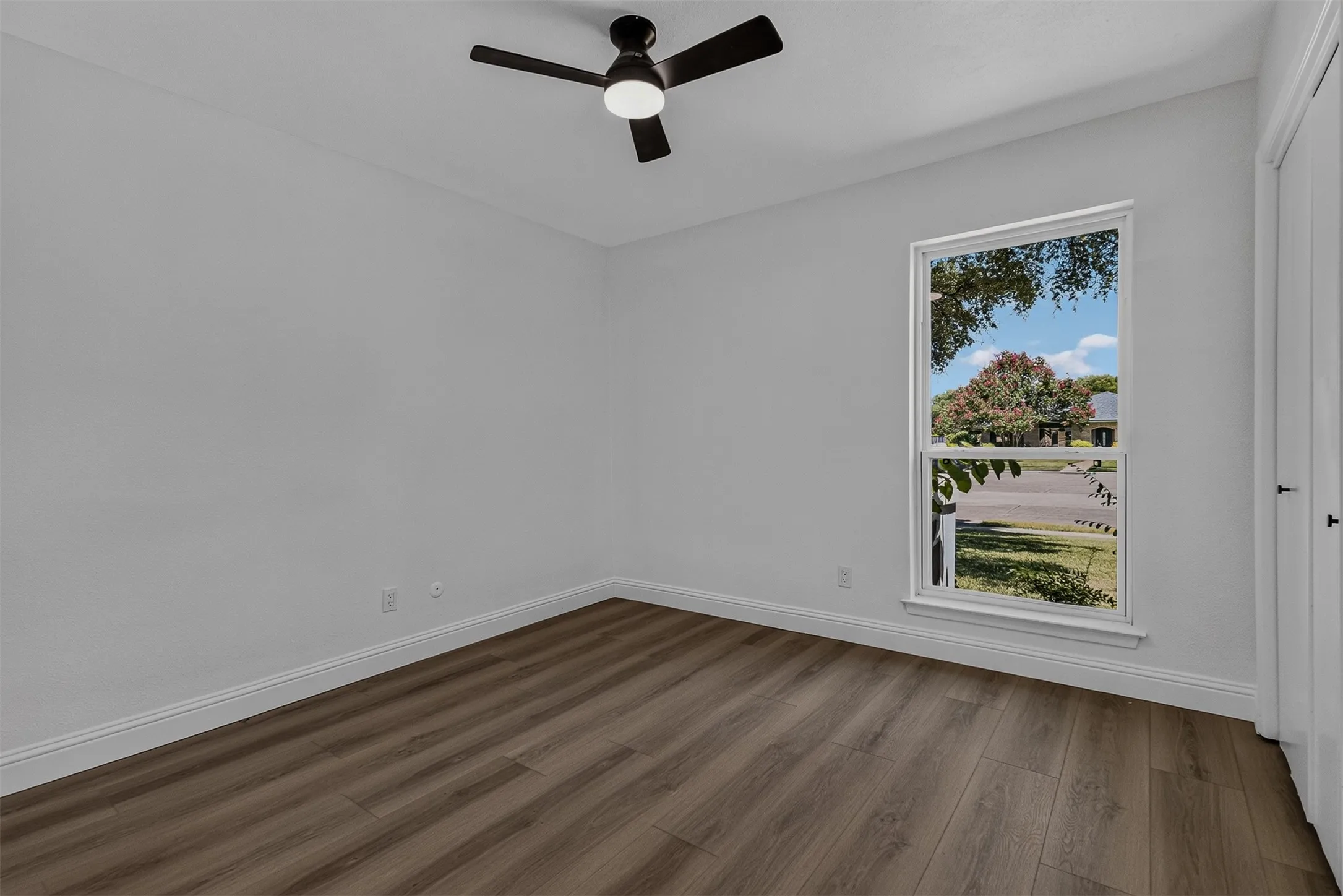Single Family Residence For Sale in Dallas County , 6 collins Court, Richardson, Texas 75081, 4 Bedroom, 3 Bathroom, 2 Garage spaces, 2,438 Sqft, built in 1974, mls#21357447, Real Estate Agent in Richardson, Homes For Sale in Dallas county, Homes For Sale in Richardson, Realtor in Richardson Texas, Real Estate Brokerage Independent Realty Texas, Luminita Cordes Realtor