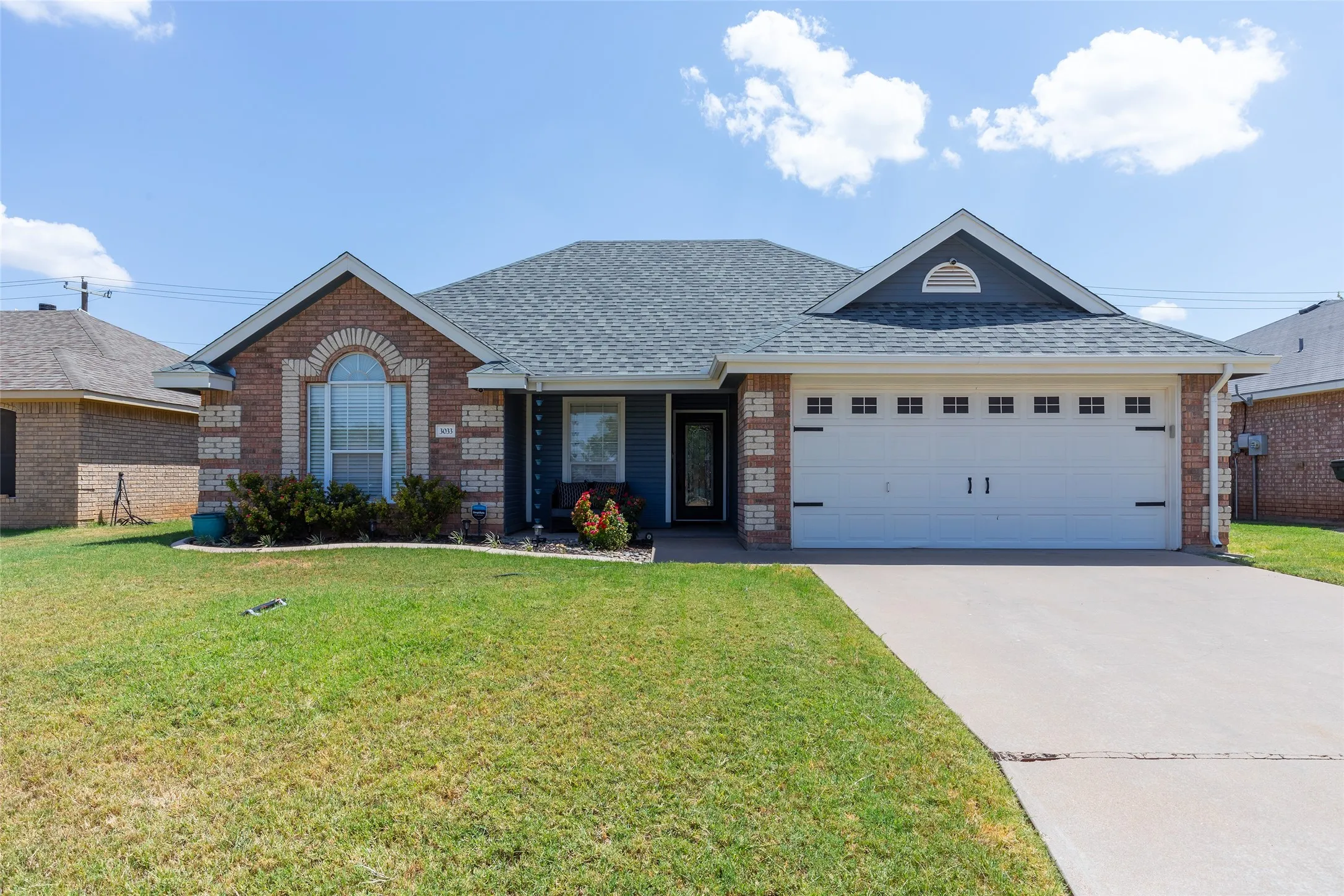 Single Family Residence For Sale in Taylor County , 3033 Sutherland Street, Abilene, Texas 79606, 3 Bedroom, 2 Bathroom, 2 Garage spaces, 1,158 Sqft, built in 2003, mls#21355220, Real Estate Agent in Abilene, Homes For Sale in Taylor county, Homes For Sale in Abilene, Realtor in Abilene Texas, Real Estate Brokerage Independent Realty Texas, Luminita Cordes Realtor