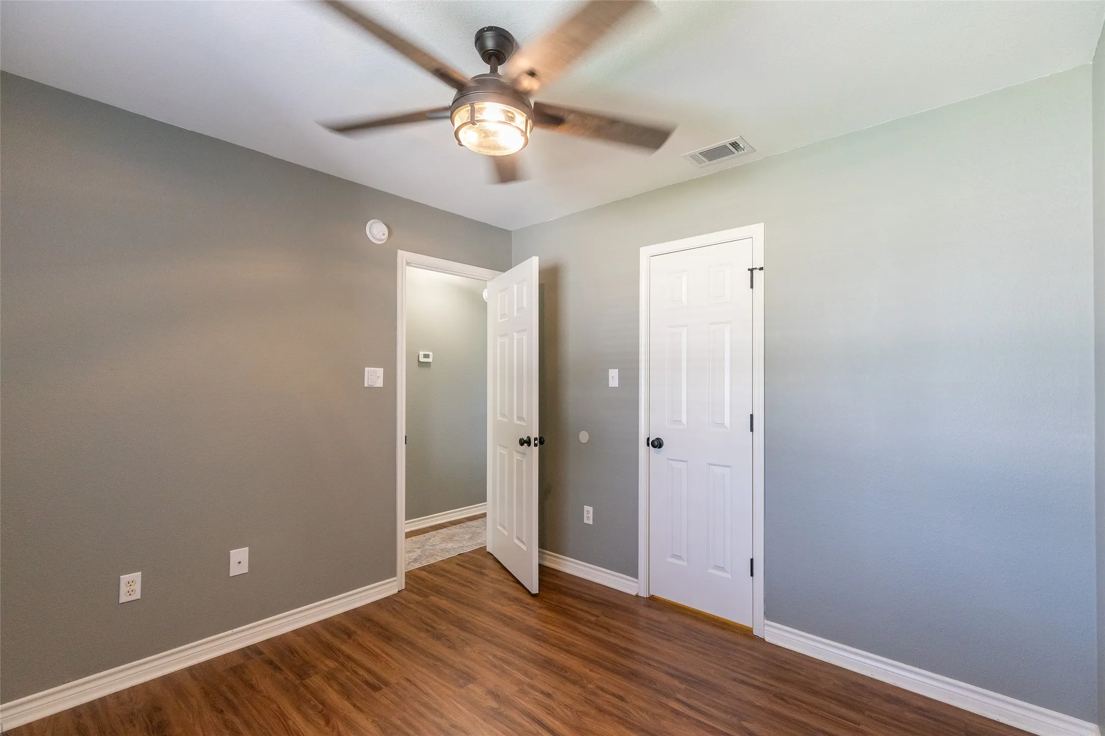 Single Family Residence For Sale in Taylor County , 3033 Sutherland Street, Abilene, Texas 79606, 3 Bedroom, 2 Bathroom, 2 Garage spaces, 1,158 Sqft, built in 2003, mls#21355220, Real Estate Agent in Abilene, Homes For Sale in Taylor county, Homes For Sale in Abilene, Realtor in Abilene Texas, Real Estate Brokerage Independent Realty Texas, Luminita Cordes Realtor