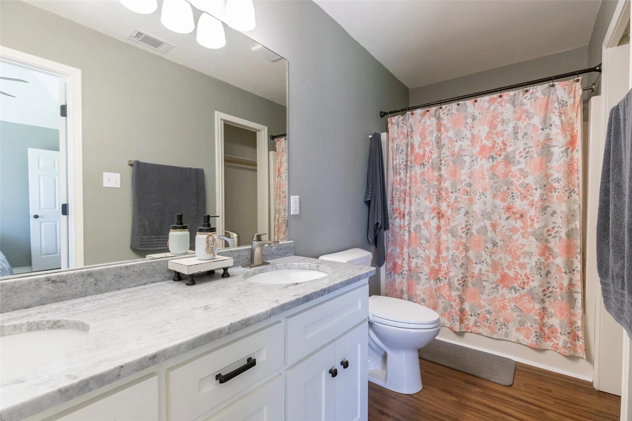 Single Family Residence For Sale in Taylor County , 3033 Sutherland Street, Abilene, Texas 79606, 3 Bedroom, 2 Bathroom, 2 Garage spaces, 1,158 Sqft, built in 2003, mls#21355220, Real Estate Agent in Abilene, Homes For Sale in Taylor county, Homes For Sale in Abilene, Realtor in Abilene Texas, Real Estate Brokerage Independent Realty Texas, Luminita Cordes Realtor