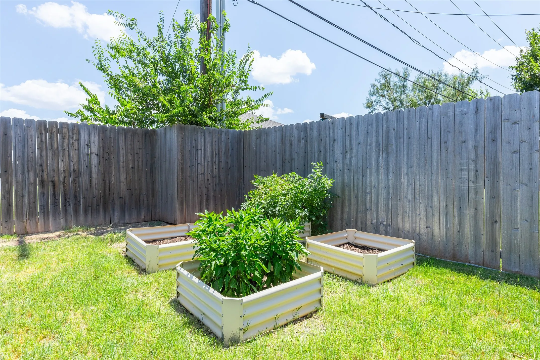 Single Family Residence For Sale in Taylor County , 3033 Sutherland Street, Abilene, Texas 79606, 3 Bedroom, 2 Bathroom, 2 Garage spaces, 1,158 Sqft, built in 2003, mls#21355220, Real Estate Agent in Abilene, Homes For Sale in Taylor county, Homes For Sale in Abilene, Realtor in Abilene Texas, Real Estate Brokerage Independent Realty Texas, Luminita Cordes Realtor