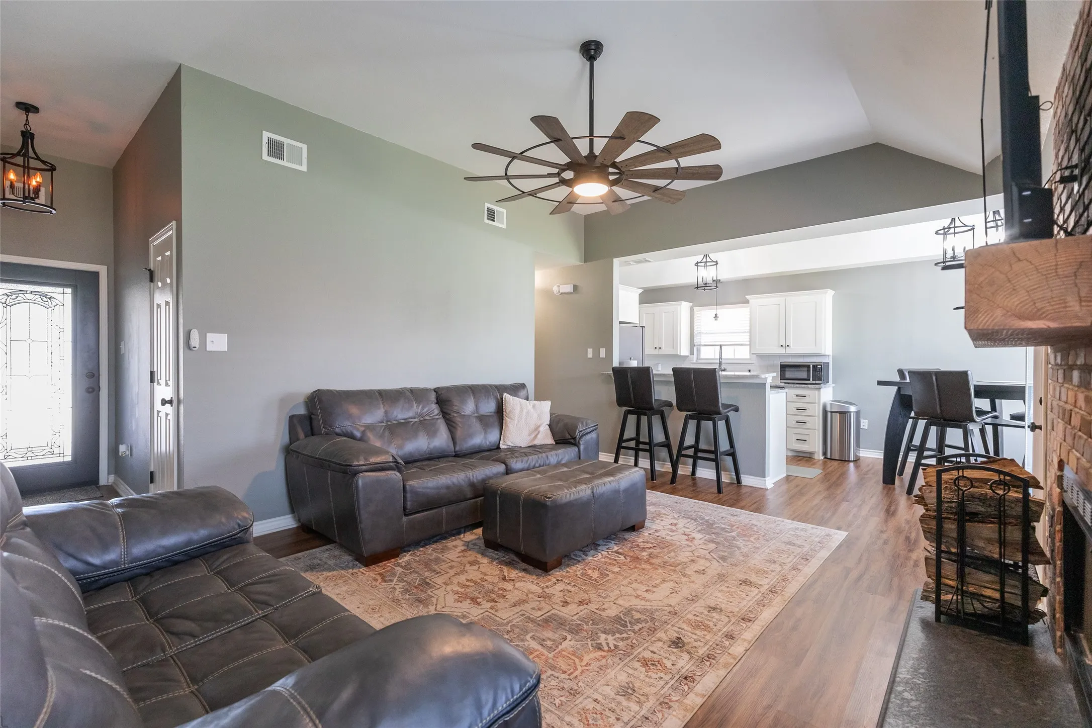 Single Family Residence For Sale in Taylor County , 3033 Sutherland Street, Abilene, Texas 79606, 3 Bedroom, 2 Bathroom, 2 Garage spaces, 1,158 Sqft, built in 2003, mls#21355220, Real Estate Agent in Abilene, Homes For Sale in Taylor county, Homes For Sale in Abilene, Realtor in Abilene Texas, Real Estate Brokerage Independent Realty Texas, Luminita Cordes Realtor