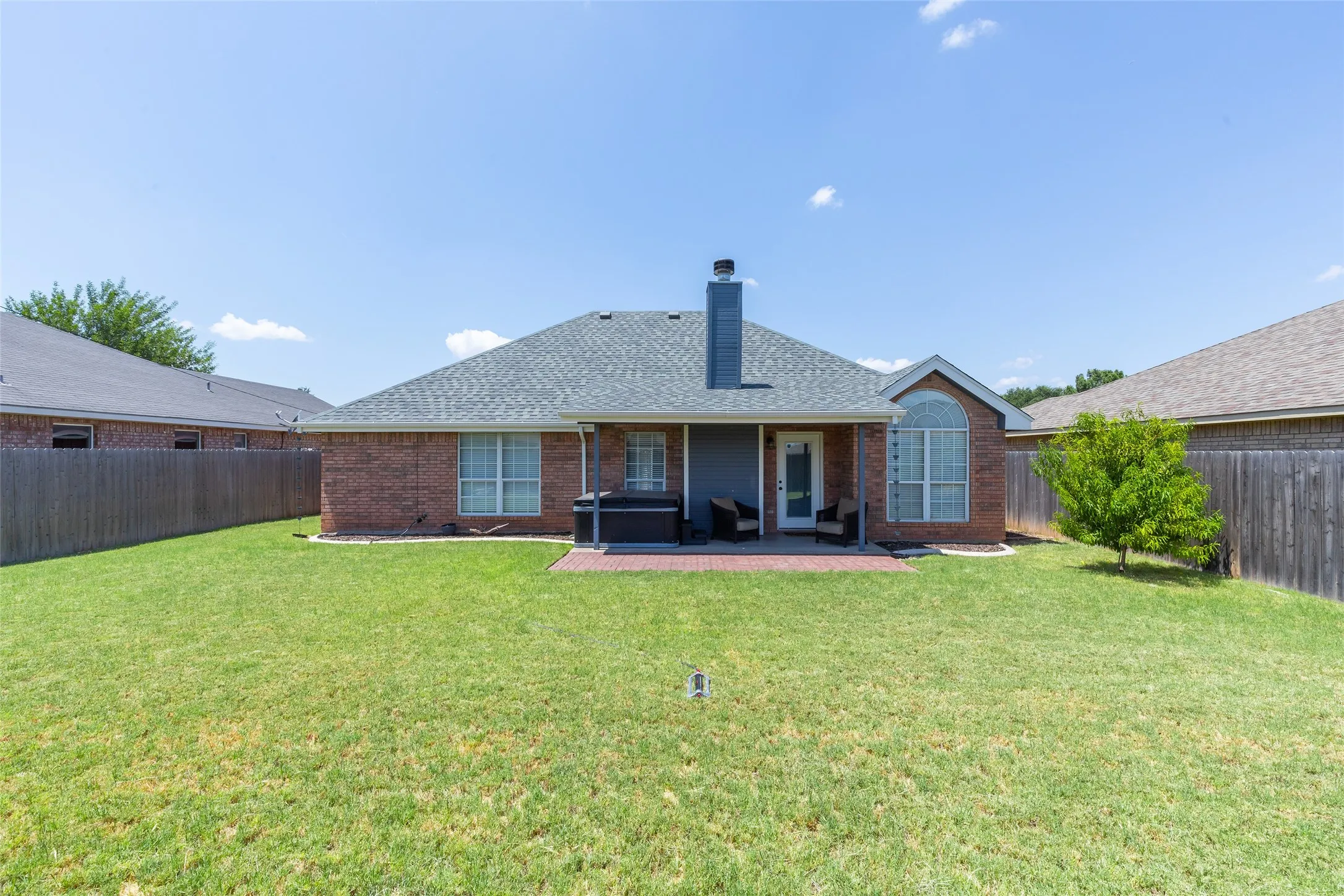 Single Family Residence For Sale in Taylor County , 3033 Sutherland Street, Abilene, Texas 79606, 3 Bedroom, 2 Bathroom, 2 Garage spaces, 1,158 Sqft, built in 2003, mls#21355220, Real Estate Agent in Abilene, Homes For Sale in Taylor county, Homes For Sale in Abilene, Realtor in Abilene Texas, Real Estate Brokerage Independent Realty Texas, Luminita Cordes Realtor