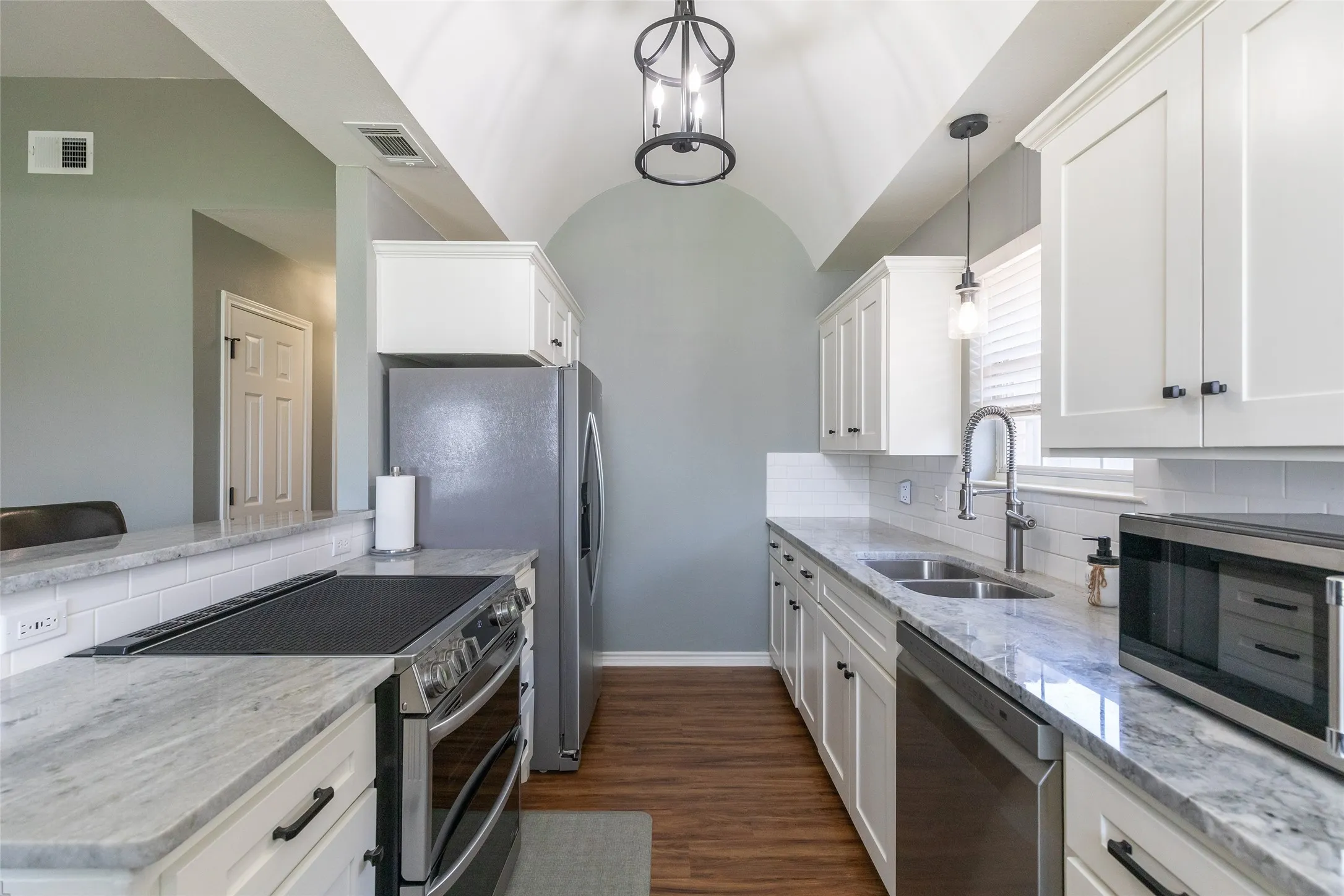 Single Family Residence For Sale in Taylor County , 3033 Sutherland Street, Abilene, Texas 79606, 3 Bedroom, 2 Bathroom, 2 Garage spaces, 1,158 Sqft, built in 2003, mls#21355220, Real Estate Agent in Abilene, Homes For Sale in Taylor county, Homes For Sale in Abilene, Realtor in Abilene Texas, Real Estate Brokerage Independent Realty Texas, Luminita Cordes Realtor
