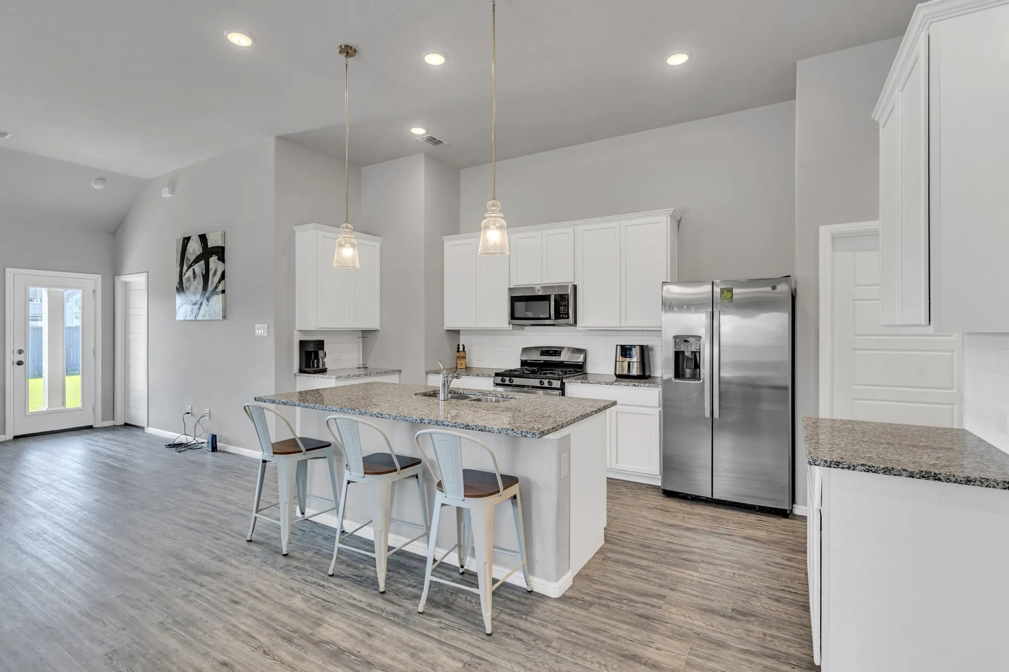 Single Family Residence For Rent in Ellis County , 6934 Pampas Place, Venus, Texas 76084, 4 Bedroom, 3 Bathroom, 3 Garage spaces, 2,816 Sqft, built in 2022, mls#21357153, Real Estate Agent in Venus, Homes For Rent in Ellis county, Homes For Rent in Venus, Realtor in Venus Texas, Real Estate Brokerage Independent Realty Texas, Luminita Cordes Realtor