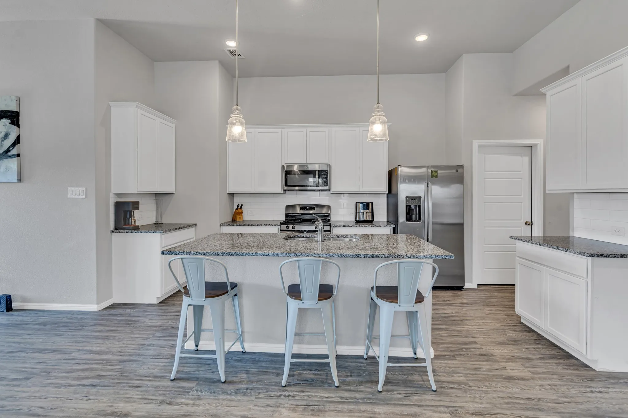 Single Family Residence For Rent in Ellis County , 6934 Pampas Place, Venus, Texas 76084, 4 Bedroom, 3 Bathroom, 3 Garage spaces, 2,816 Sqft, built in 2022, mls#21357153, Real Estate Agent in Venus, Homes For Rent in Ellis county, Homes For Rent in Venus, Realtor in Venus Texas, Real Estate Brokerage Independent Realty Texas, Luminita Cordes Realtor