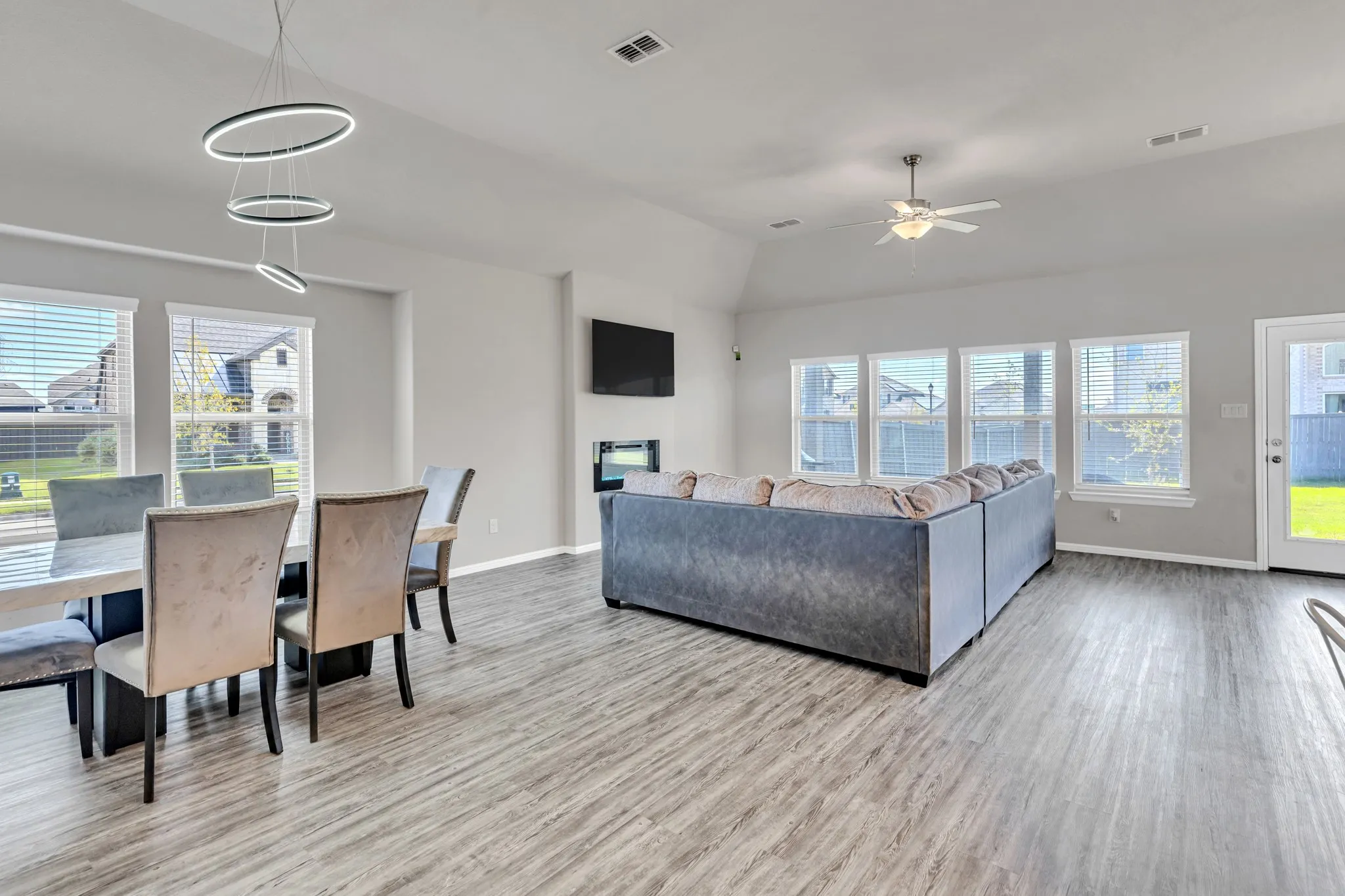 Single Family Residence For Rent in Ellis County , 6934 Pampas Place, Venus, Texas 76084, 4 Bedroom, 3 Bathroom, 3 Garage spaces, 2,816 Sqft, built in 2022, mls#21357153, Real Estate Agent in Venus, Homes For Rent in Ellis county, Homes For Rent in Venus, Realtor in Venus Texas, Real Estate Brokerage Independent Realty Texas, Luminita Cordes Realtor