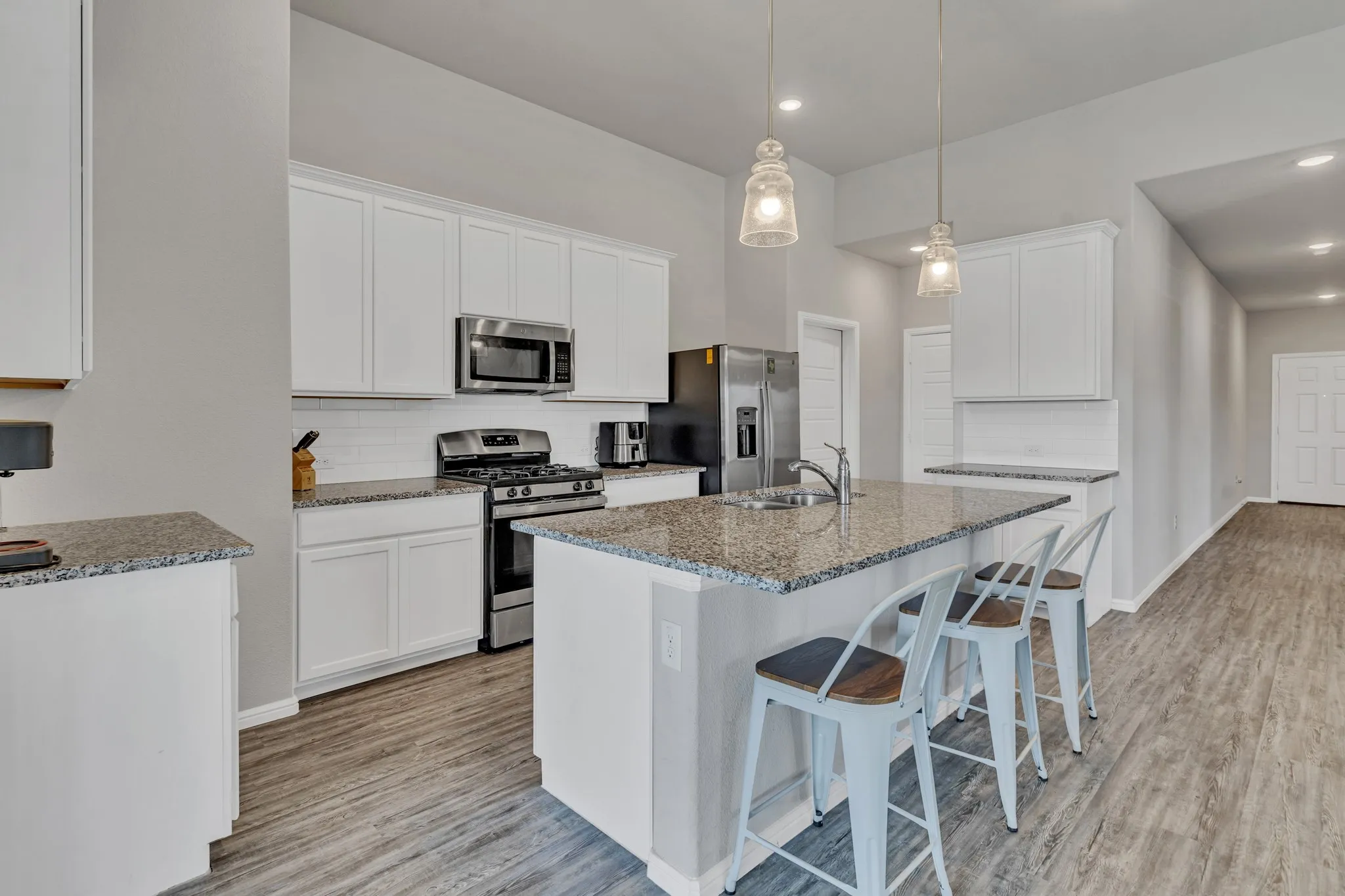 Single Family Residence For Rent in Ellis County , 6934 Pampas Place, Venus, Texas 76084, 4 Bedroom, 3 Bathroom, 3 Garage spaces, 2,816 Sqft, built in 2022, mls#21357153, Real Estate Agent in Venus, Homes For Rent in Ellis county, Homes For Rent in Venus, Realtor in Venus Texas, Real Estate Brokerage Independent Realty Texas, Luminita Cordes Realtor