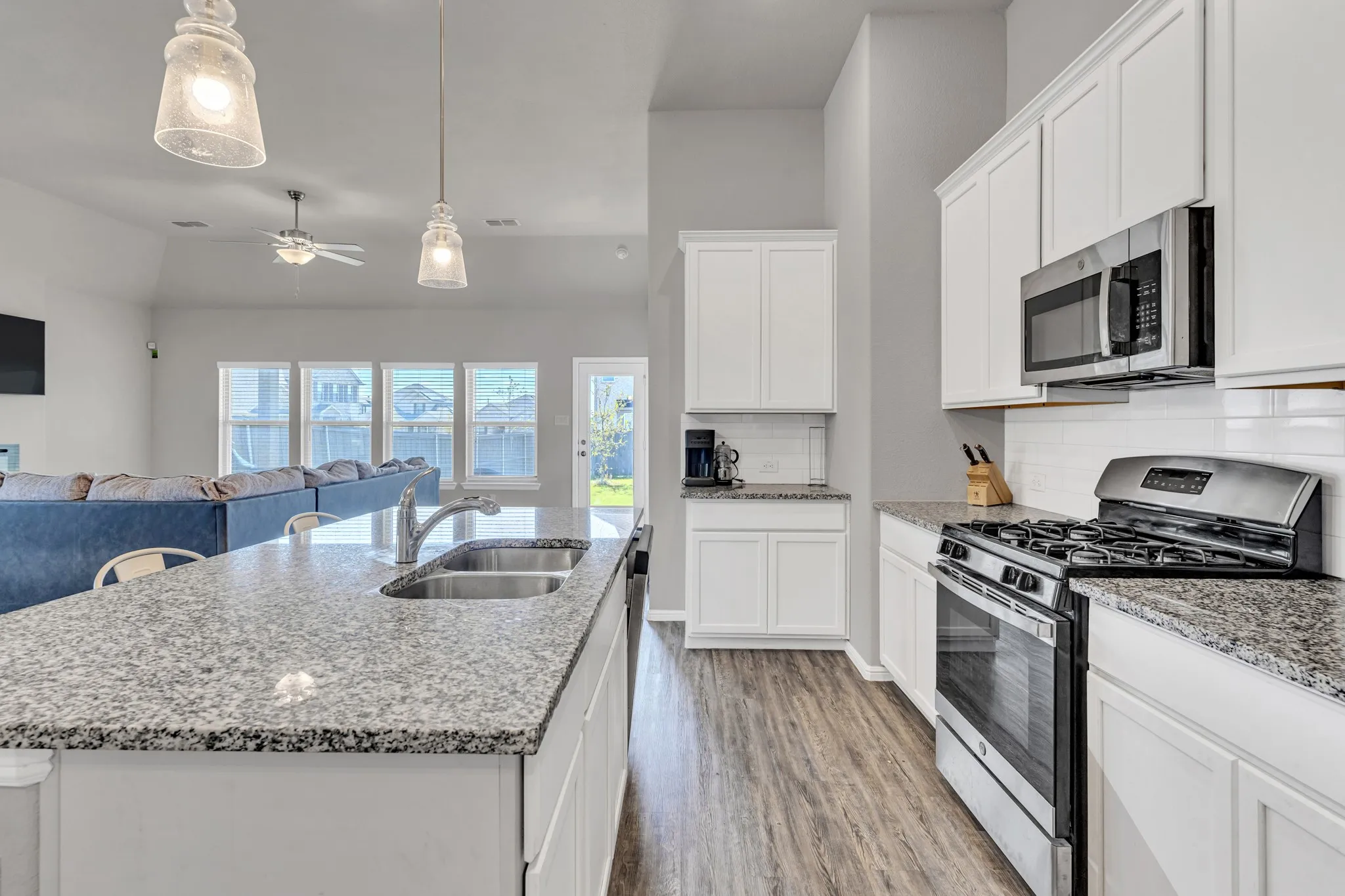 Single Family Residence For Rent in Ellis County , 6934 Pampas Place, Venus, Texas 76084, 4 Bedroom, 3 Bathroom, 3 Garage spaces, 2,816 Sqft, built in 2022, mls#21357153, Real Estate Agent in Venus, Homes For Rent in Ellis county, Homes For Rent in Venus, Realtor in Venus Texas, Real Estate Brokerage Independent Realty Texas, Luminita Cordes Realtor