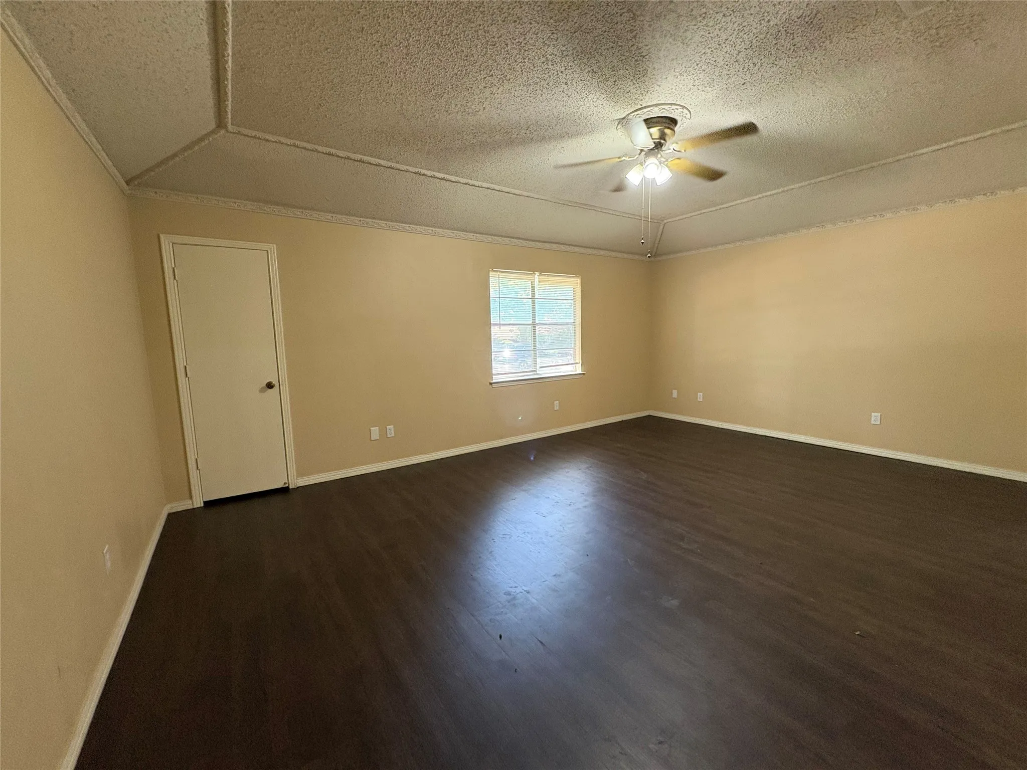 Single Family Residence For Rent in Dallas County , 1025 Cloverdale Lane, De Soto, Texas 75115, 3 Bedroom, 2 Bathroom, 2 Garage spaces, 2,022 Sqft, built in 1974, Price $2,100, mls#21357457, Real Estate Agent in De Soto, Homes For Rent in Dallas county, Homes For Rent in De Soto, Realtor in De Soto Texas, Real Estate Brokerage Independent Realty Texas, Luminita Cordes Realtor