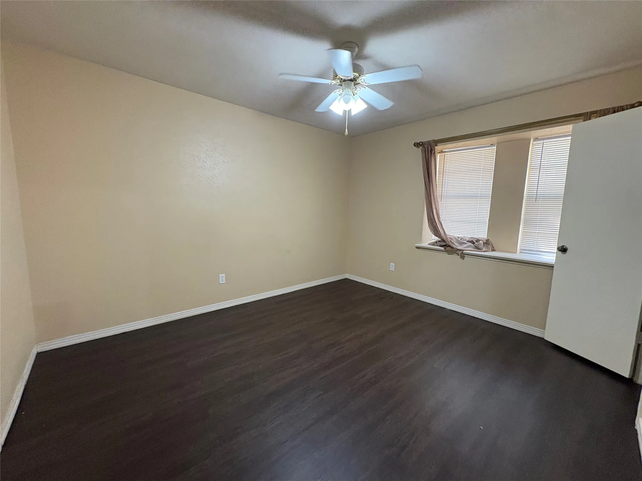 Single Family Residence For Rent in Dallas County , 1025 Cloverdale Lane, De Soto, Texas 75115, 3 Bedroom, 2 Bathroom, 2 Garage spaces, 2,022 Sqft, built in 1974, Price $2,100, mls#21357457, Real Estate Agent in De Soto, Homes For Rent in Dallas county, Homes For Rent in De Soto, Realtor in De Soto Texas, Real Estate Brokerage Independent Realty Texas, Luminita Cordes Realtor