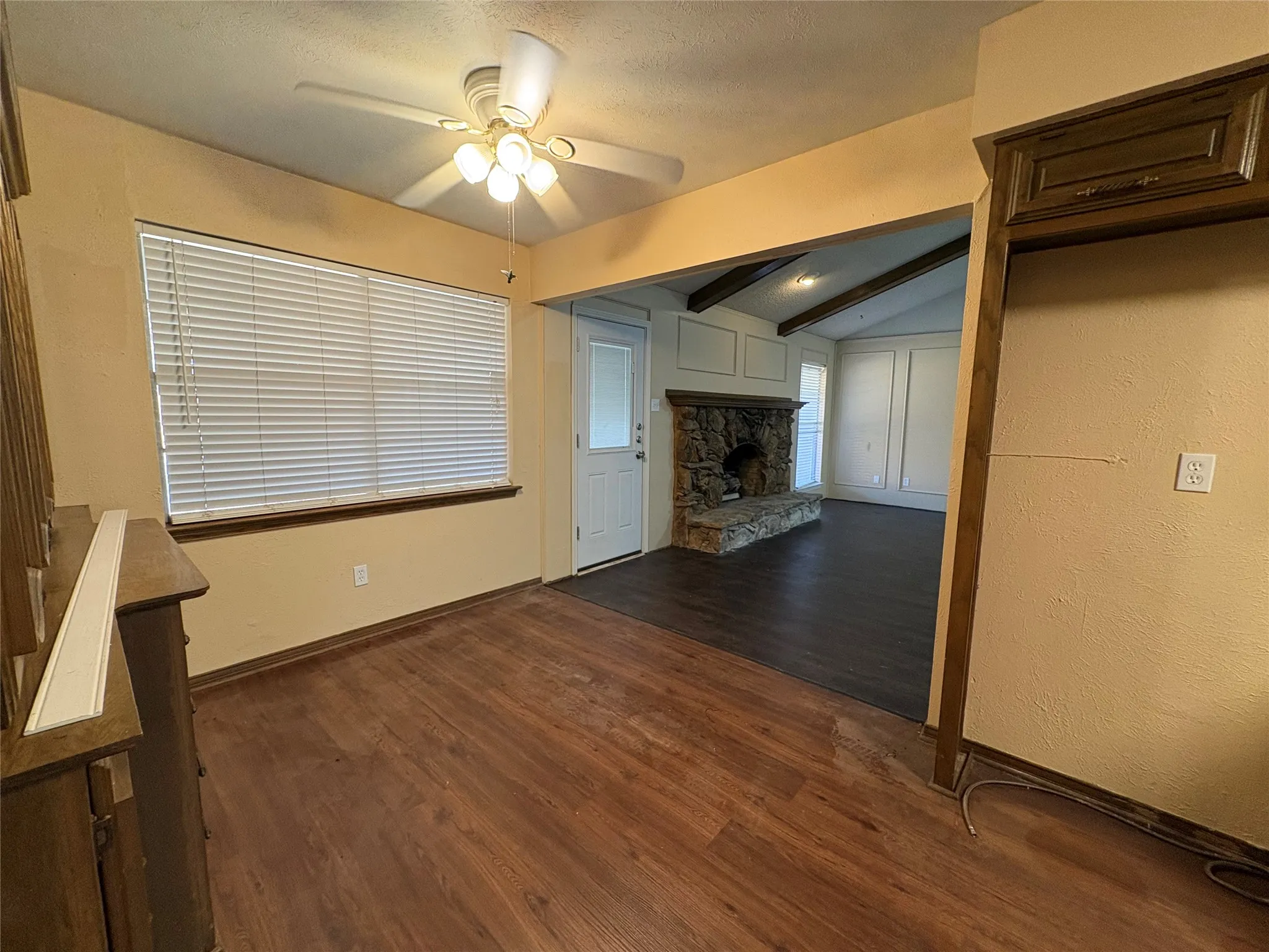 Single Family Residence For Rent in Dallas County , 1025 Cloverdale Lane, De Soto, Texas 75115, 3 Bedroom, 2 Bathroom, 2 Garage spaces, 2,022 Sqft, built in 1974, Price $2,100, mls#21357457, Real Estate Agent in De Soto, Homes For Rent in Dallas county, Homes For Rent in De Soto, Realtor in De Soto Texas, Real Estate Brokerage Independent Realty Texas, Luminita Cordes Realtor