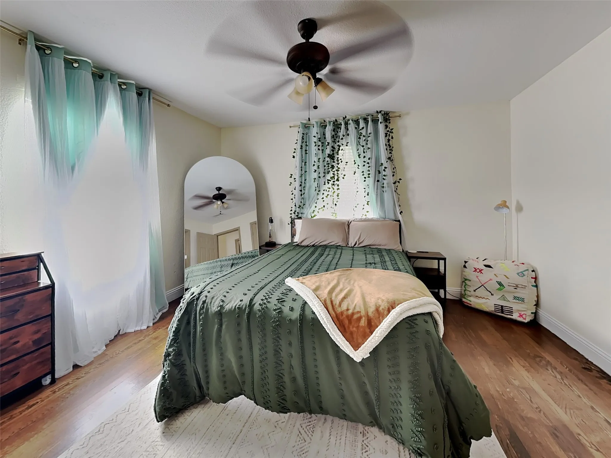 Single Family Residence For Rent in Tarrant County , 4705 Selkirk Drive, Fort Worth, Texas 76109, 3 Bedroom, 2 Bathroom, 2 Garage spaces, 1,312 Sqft, built in 1953, mls#21357467, Real Estate Agent in Fort Worth, Homes For Rent in Tarrant county, Homes For Rent in Fort Worth, Realtor in Fort Worth Texas, Real Estate Brokerage Independent Realty Texas, Luminita Cordes Realtor