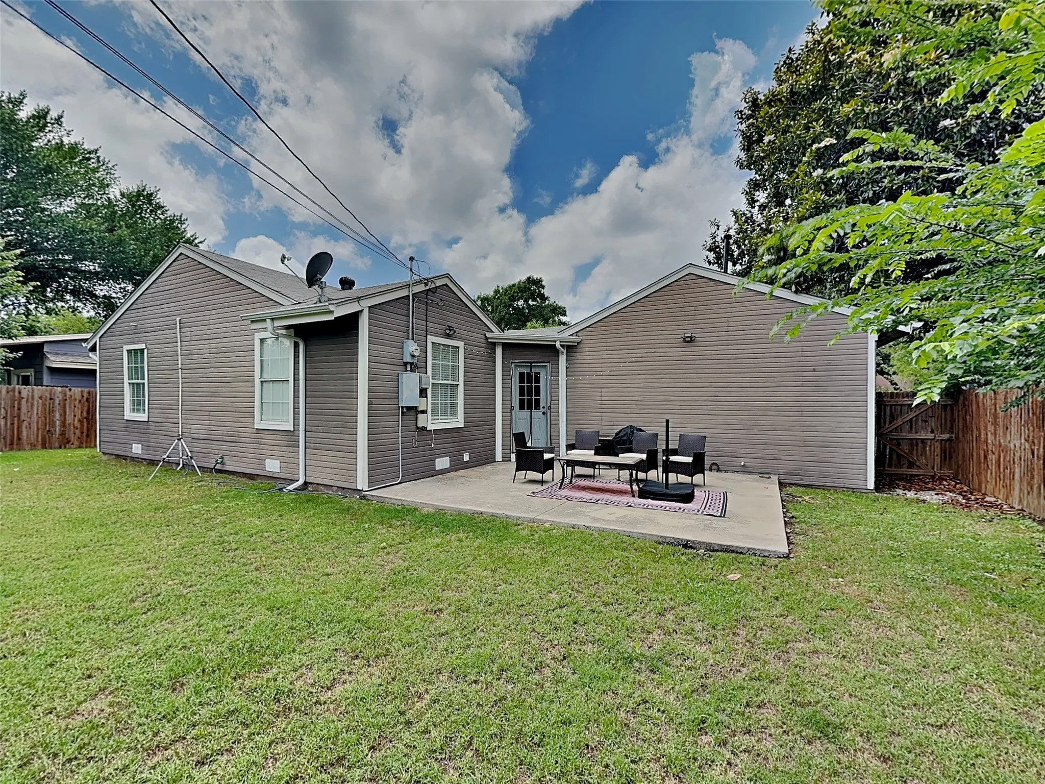 Single Family Residence For Rent in Tarrant County , 4705 Selkirk Drive, Fort Worth, Texas 76109, 3 Bedroom, 2 Bathroom, 2 Garage spaces, 1,312 Sqft, built in 1953, mls#21357467, Real Estate Agent in Fort Worth, Homes For Rent in Tarrant county, Homes For Rent in Fort Worth, Realtor in Fort Worth Texas, Real Estate Brokerage Independent Realty Texas, Luminita Cordes Realtor