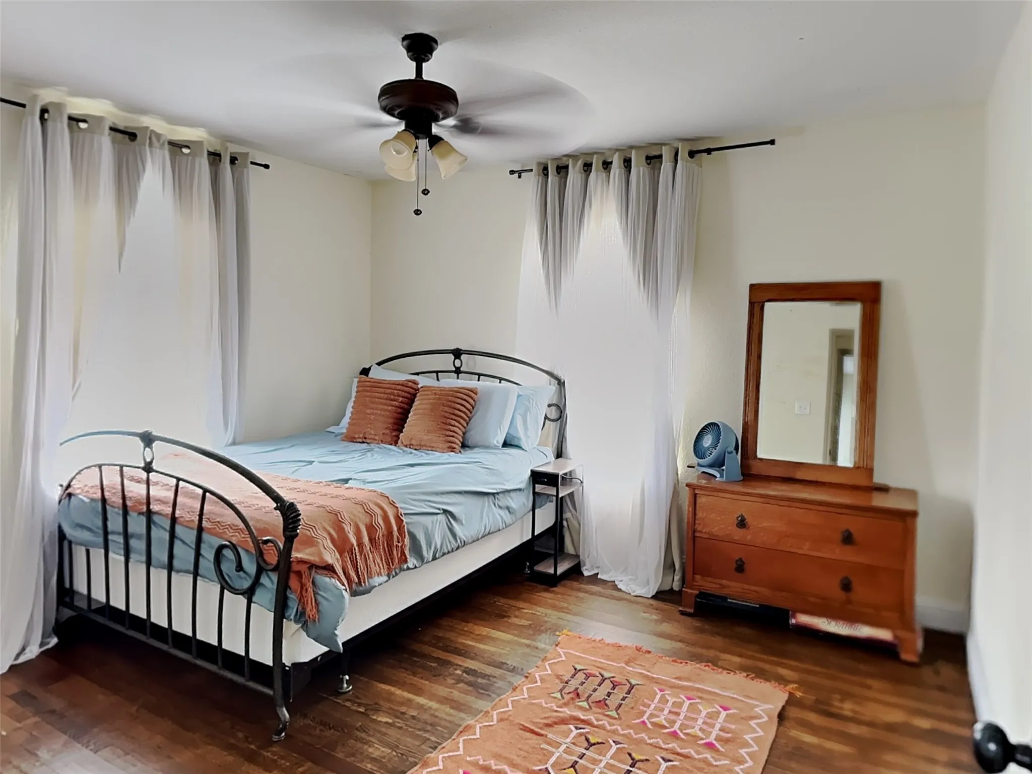 Single Family Residence For Rent in Tarrant County , 4705 Selkirk Drive, Fort Worth, Texas 76109, 3 Bedroom, 2 Bathroom, 2 Garage spaces, 1,312 Sqft, built in 1953, mls#21357467, Real Estate Agent in Fort Worth, Homes For Rent in Tarrant county, Homes For Rent in Fort Worth, Realtor in Fort Worth Texas, Real Estate Brokerage Independent Realty Texas, Luminita Cordes Realtor
