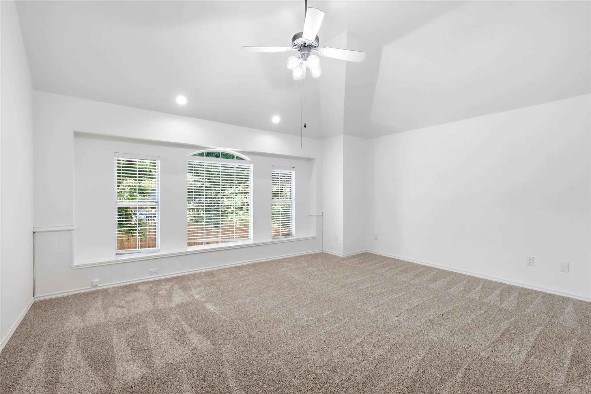 Single Family Residence For Sale in Tarrant County , 1409 Rider Circle, Grapevine, Texas 76051, 4 Bedroom, 3 Bathroom, 3 Garage spaces, 2,612 Sqft, built in 1989, mls#21343781, Real Estate Agent in Grapevine, Homes For Sale in Tarrant county, Homes For Sale in Grapevine, Realtor in Grapevine Texas, Real Estate Brokerage Independent Realty Texas, Luminita Cordes Realtor