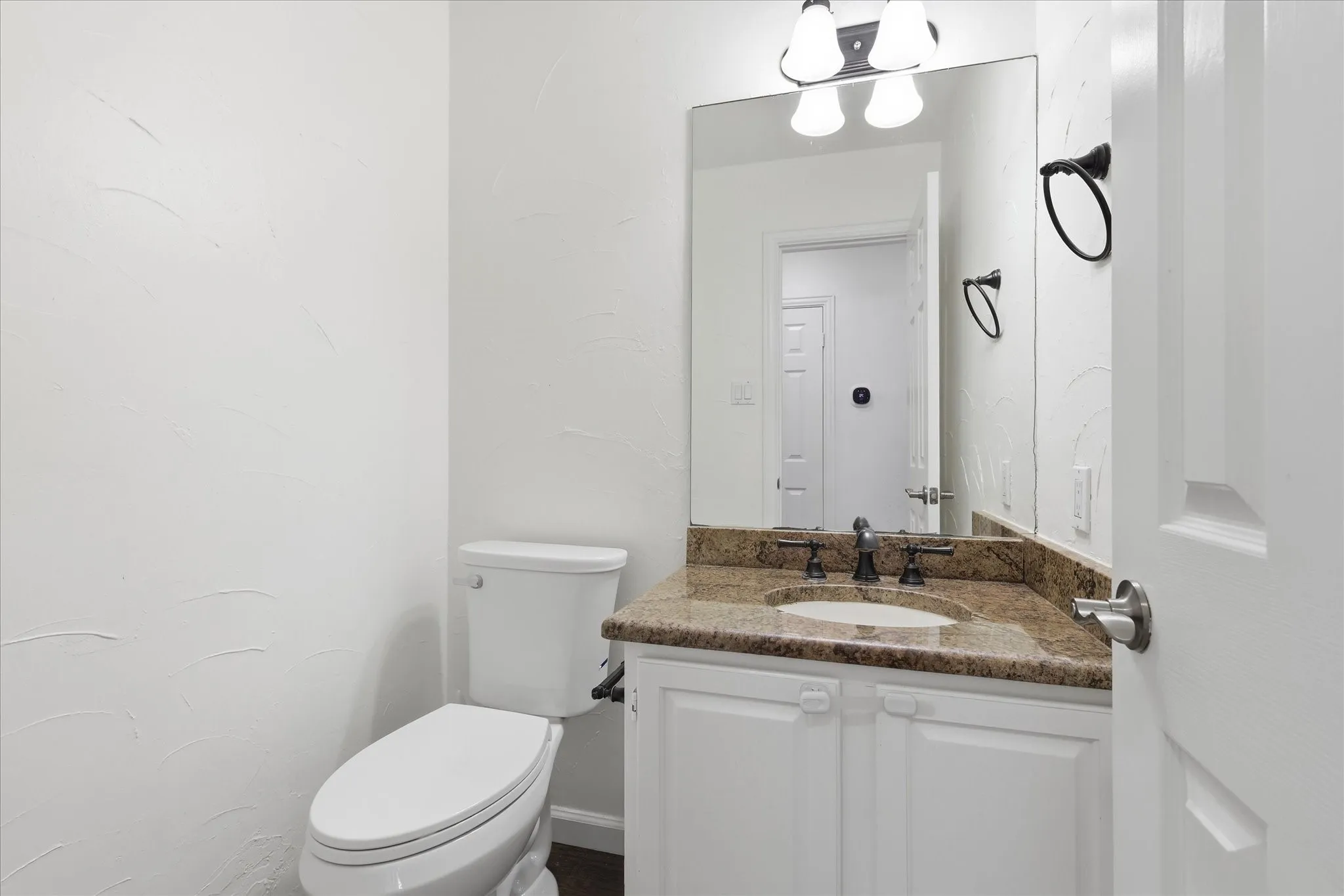 Single Family Residence For Sale in Tarrant County , 1409 Rider Circle, Grapevine, Texas 76051, 4 Bedroom, 3 Bathroom, 3 Garage spaces, 2,612 Sqft, built in 1989, mls#21343781, Real Estate Agent in Grapevine, Homes For Sale in Tarrant county, Homes For Sale in Grapevine, Realtor in Grapevine Texas, Real Estate Brokerage Independent Realty Texas, Luminita Cordes Realtor