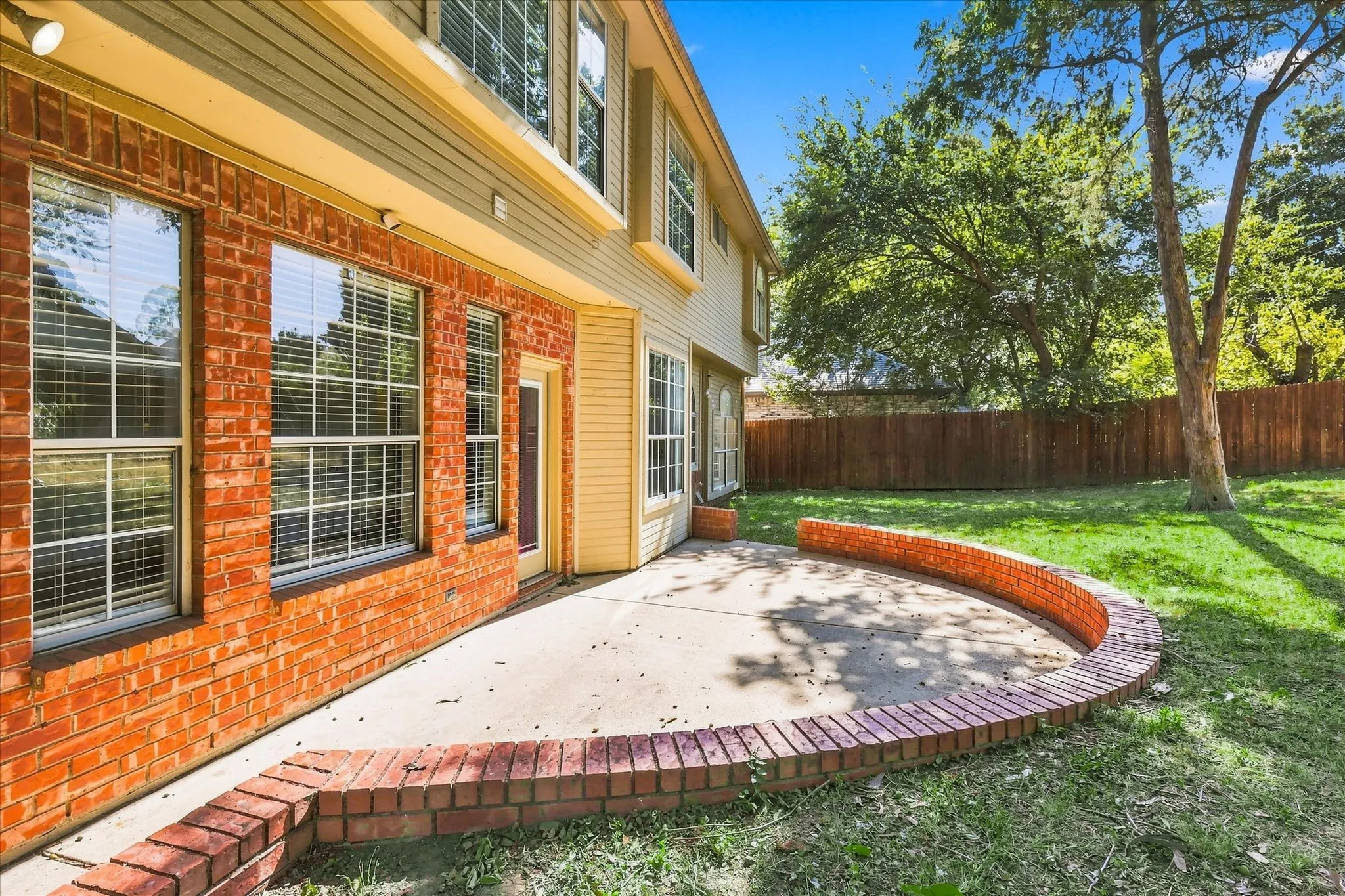 Single Family Residence For Sale in Tarrant County , 1409 Rider Circle, Grapevine, Texas 76051, 4 Bedroom, 3 Bathroom, 3 Garage spaces, 2,612 Sqft, built in 1989, mls#21343781, Real Estate Agent in Grapevine, Homes For Sale in Tarrant county, Homes For Sale in Grapevine, Realtor in Grapevine Texas, Real Estate Brokerage Independent Realty Texas, Luminita Cordes Realtor