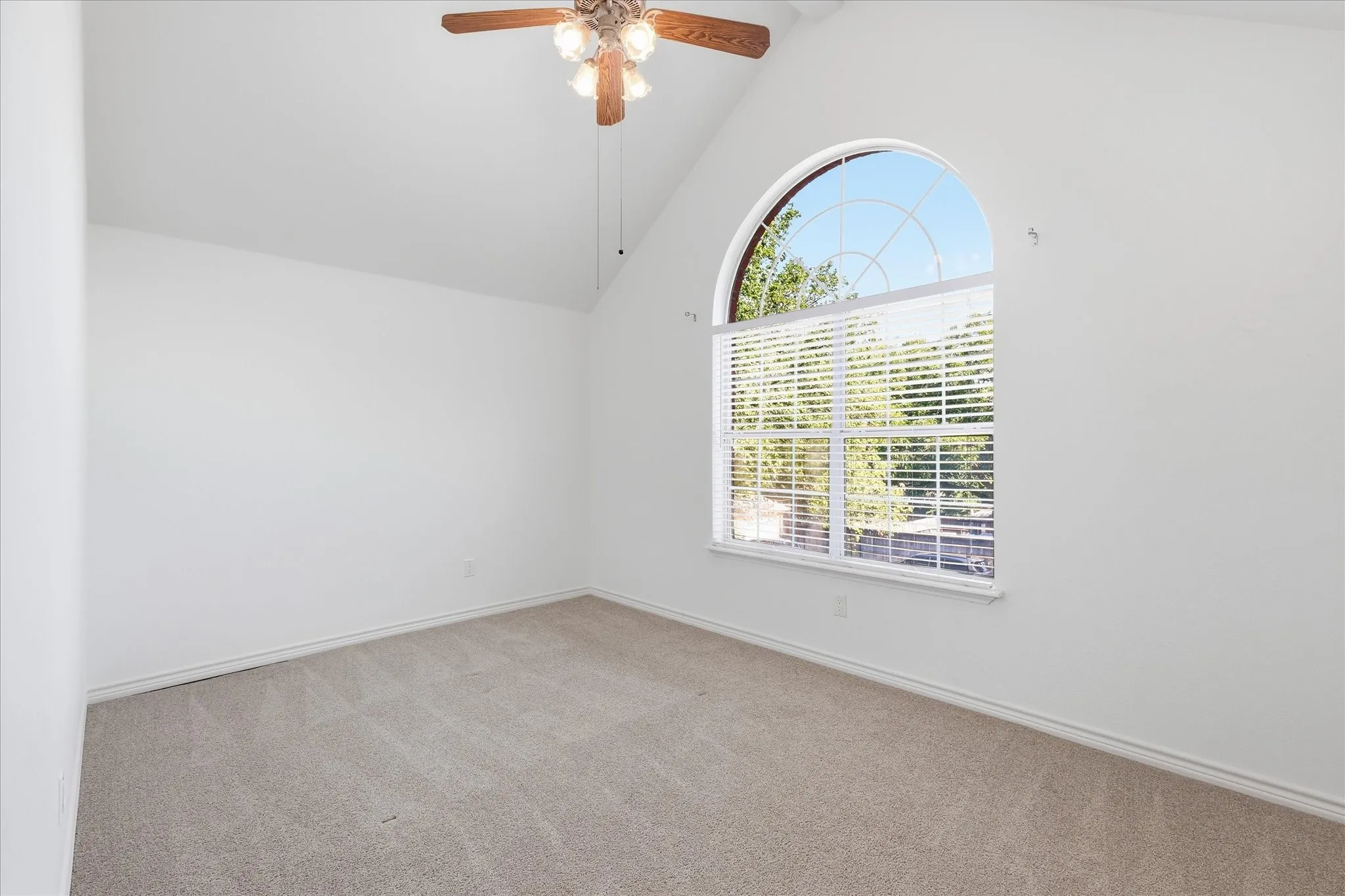Single Family Residence For Sale in Tarrant County , 1409 Rider Circle, Grapevine, Texas 76051, 4 Bedroom, 3 Bathroom, 3 Garage spaces, 2,612 Sqft, built in 1989, mls#21343781, Real Estate Agent in Grapevine, Homes For Sale in Tarrant county, Homes For Sale in Grapevine, Realtor in Grapevine Texas, Real Estate Brokerage Independent Realty Texas, Luminita Cordes Realtor