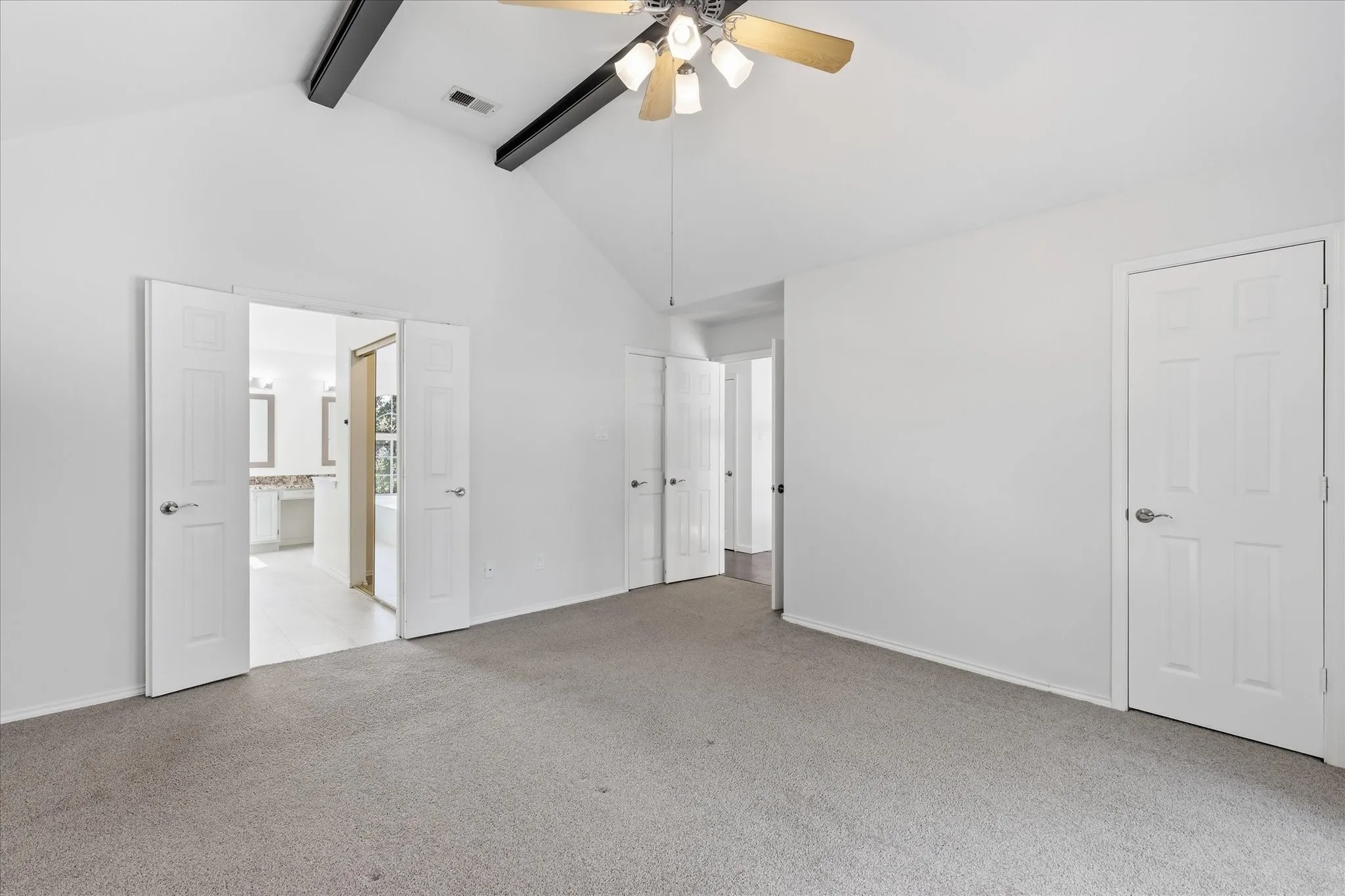 Single Family Residence For Sale in Tarrant County , 1409 Rider Circle, Grapevine, Texas 76051, 4 Bedroom, 3 Bathroom, 3 Garage spaces, 2,612 Sqft, built in 1989, mls#21343781, Real Estate Agent in Grapevine, Homes For Sale in Tarrant county, Homes For Sale in Grapevine, Realtor in Grapevine Texas, Real Estate Brokerage Independent Realty Texas, Luminita Cordes Realtor