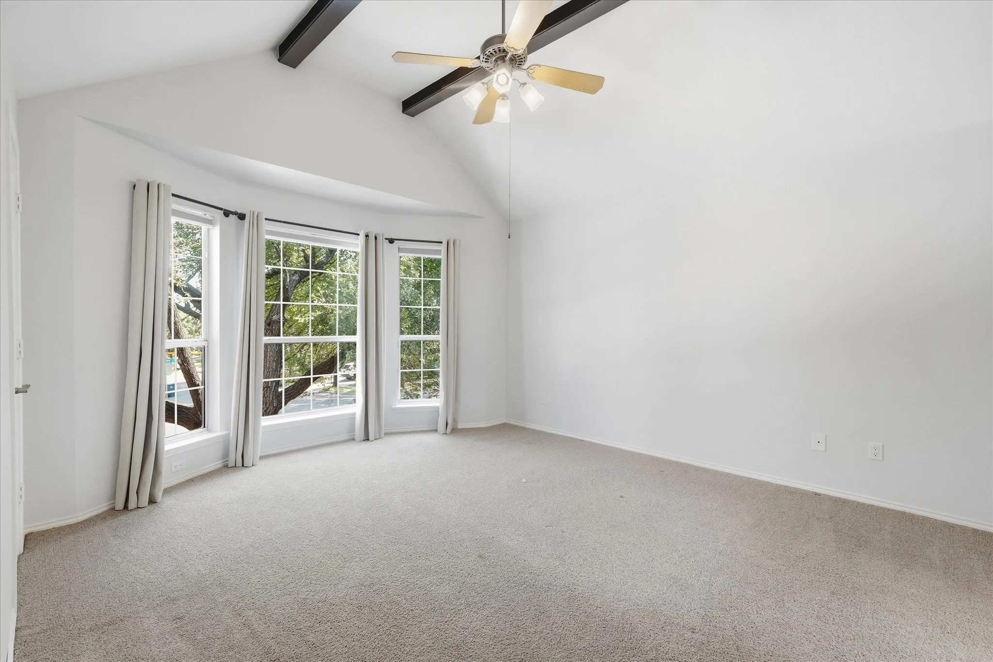 Single Family Residence For Sale in Tarrant County , 1409 Rider Circle, Grapevine, Texas 76051, 4 Bedroom, 3 Bathroom, 3 Garage spaces, 2,612 Sqft, built in 1989, mls#21343781, Real Estate Agent in Grapevine, Homes For Sale in Tarrant county, Homes For Sale in Grapevine, Realtor in Grapevine Texas, Real Estate Brokerage Independent Realty Texas, Luminita Cordes Realtor