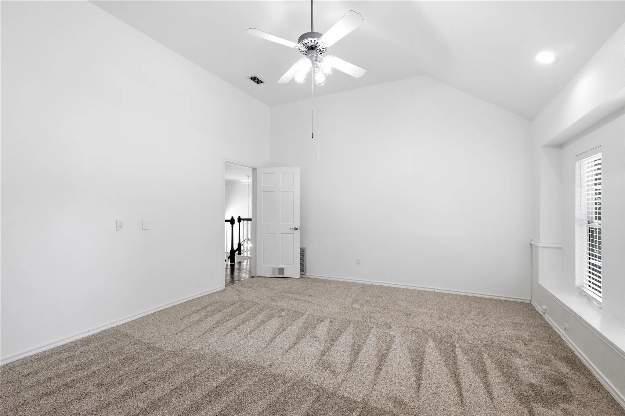 Single Family Residence For Sale in Tarrant County , 1409 Rider Circle, Grapevine, Texas 76051, 4 Bedroom, 3 Bathroom, 3 Garage spaces, 2,612 Sqft, built in 1989, mls#21343781, Real Estate Agent in Grapevine, Homes For Sale in Tarrant county, Homes For Sale in Grapevine, Realtor in Grapevine Texas, Real Estate Brokerage Independent Realty Texas, Luminita Cordes Realtor