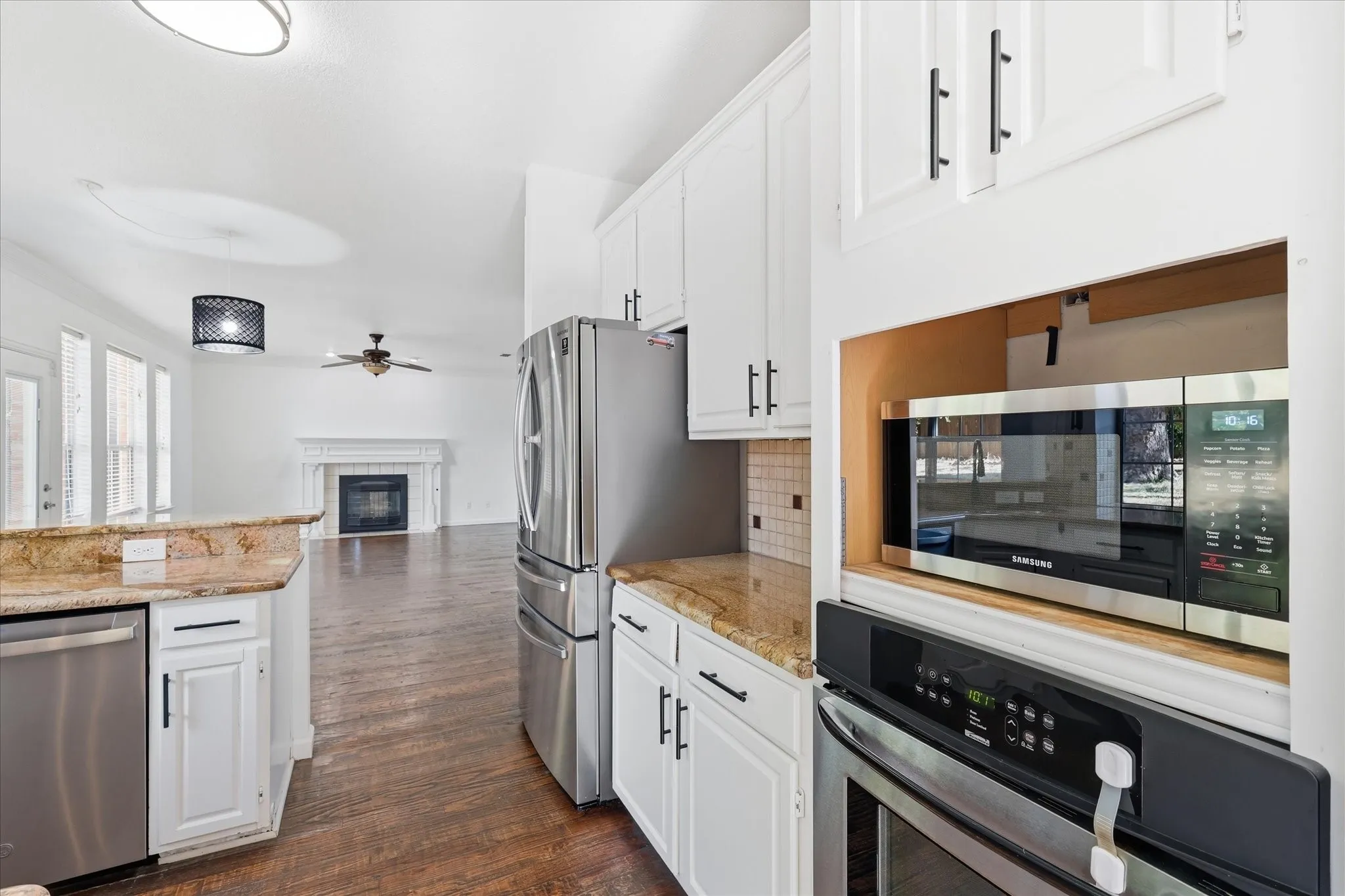 Single Family Residence For Sale in Tarrant County , 1409 Rider Circle, Grapevine, Texas 76051, 4 Bedroom, 3 Bathroom, 3 Garage spaces, 2,612 Sqft, built in 1989, mls#21343781, Real Estate Agent in Grapevine, Homes For Sale in Tarrant county, Homes For Sale in Grapevine, Realtor in Grapevine Texas, Real Estate Brokerage Independent Realty Texas, Luminita Cordes Realtor