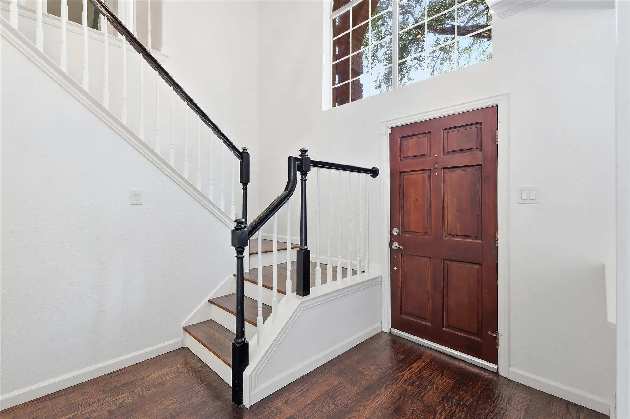 Single Family Residence For Sale in Tarrant County , 1409 Rider Circle, Grapevine, Texas 76051, 4 Bedroom, 3 Bathroom, 3 Garage spaces, 2,612 Sqft, built in 1989, mls#21343781, Real Estate Agent in Grapevine, Homes For Sale in Tarrant county, Homes For Sale in Grapevine, Realtor in Grapevine Texas, Real Estate Brokerage Independent Realty Texas, Luminita Cordes Realtor
