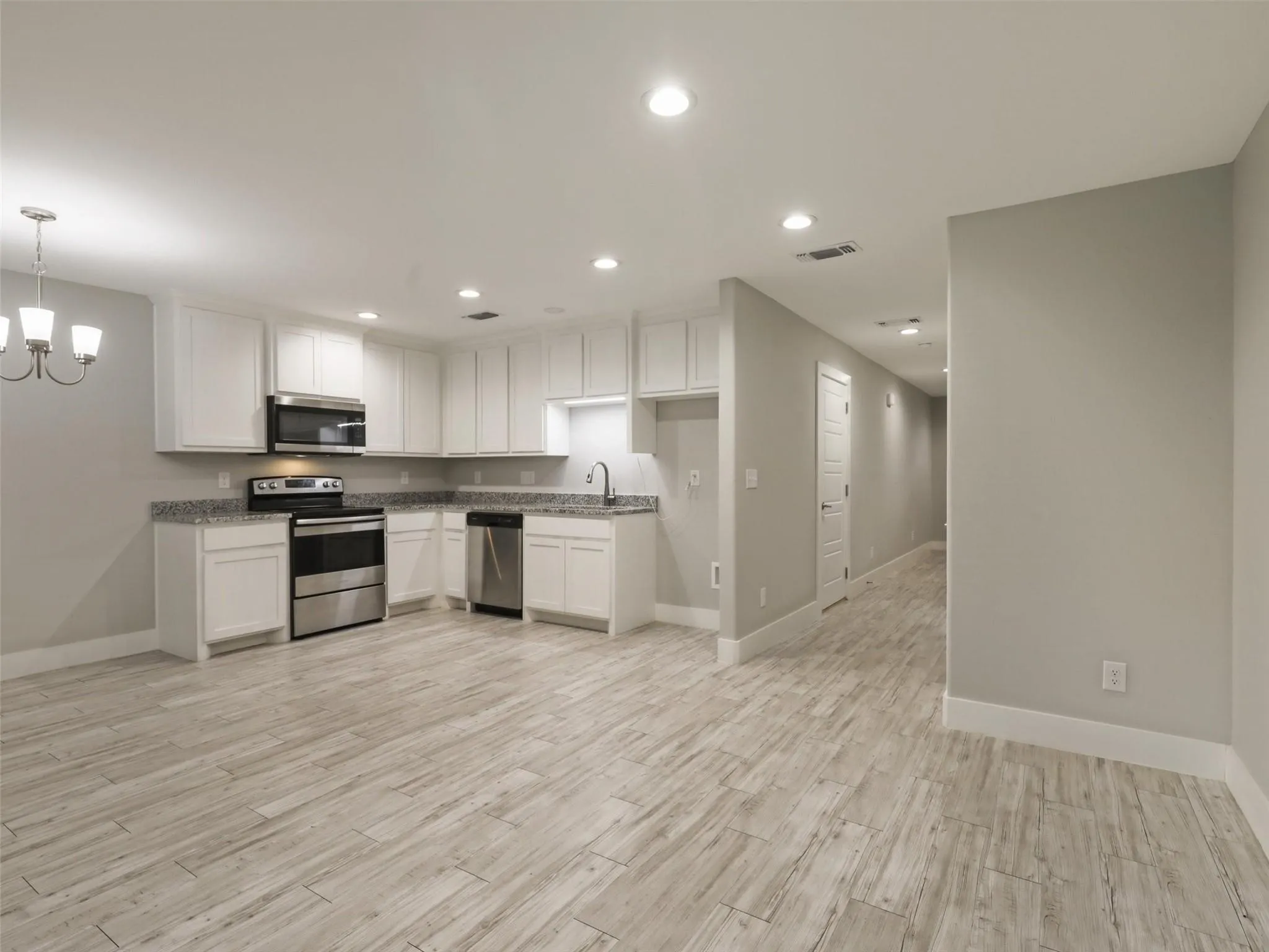Duplex For Rent in Grayson County , 818 W Walker Street, Denison, Texas 75020, 3 Bedroom, 3 Bathroom, 1 Garage spaces, 1,450 Sqft, built in 2022, Price $1,450, mls#21348897, Real Estate Agent in Denison, Homes For Rent in Grayson county, Homes For Rent in Denison, Realtor in Denison Texas, Real Estate Brokerage Independent Realty Texas, Luminita Cordes Realtor