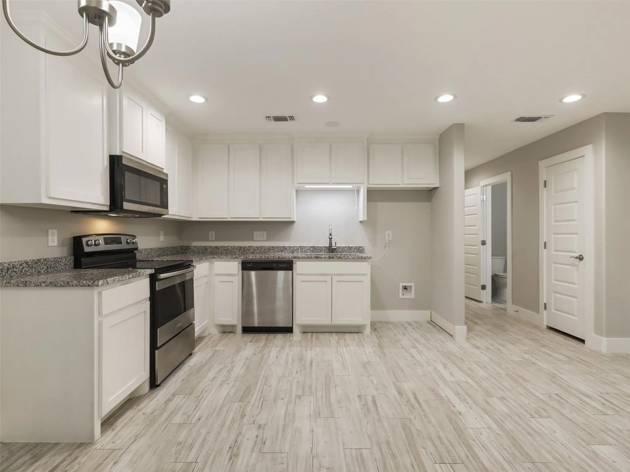 Duplex For Rent in Grayson County , 818 W Walker Street, Denison, Texas 75020, 3 Bedroom, 3 Bathroom, 1 Garage spaces, 1,450 Sqft, built in 2022, Price $1,450, mls#21348897, Real Estate Agent in Denison, Homes For Rent in Grayson county, Homes For Rent in Denison, Realtor in Denison Texas, Real Estate Brokerage Independent Realty Texas, Luminita Cordes Realtor