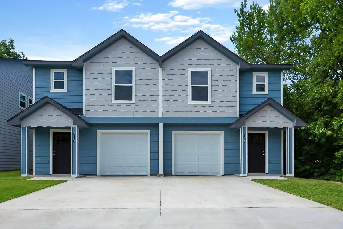 Duplex For Rent in Grayson County , 818 W Walker Street, Denison, Texas 75020, 3 Bedroom, 3 Bathroom, 1 Garage spaces, 1,450 Sqft, built in 2022, Price $1,450, mls#21348897, Real Estate Agent in Denison, Homes For Rent in Grayson county, Homes For Rent in Denison, Realtor in Denison Texas, Real Estate Brokerage Independent Realty Texas, Luminita Cordes Realtor