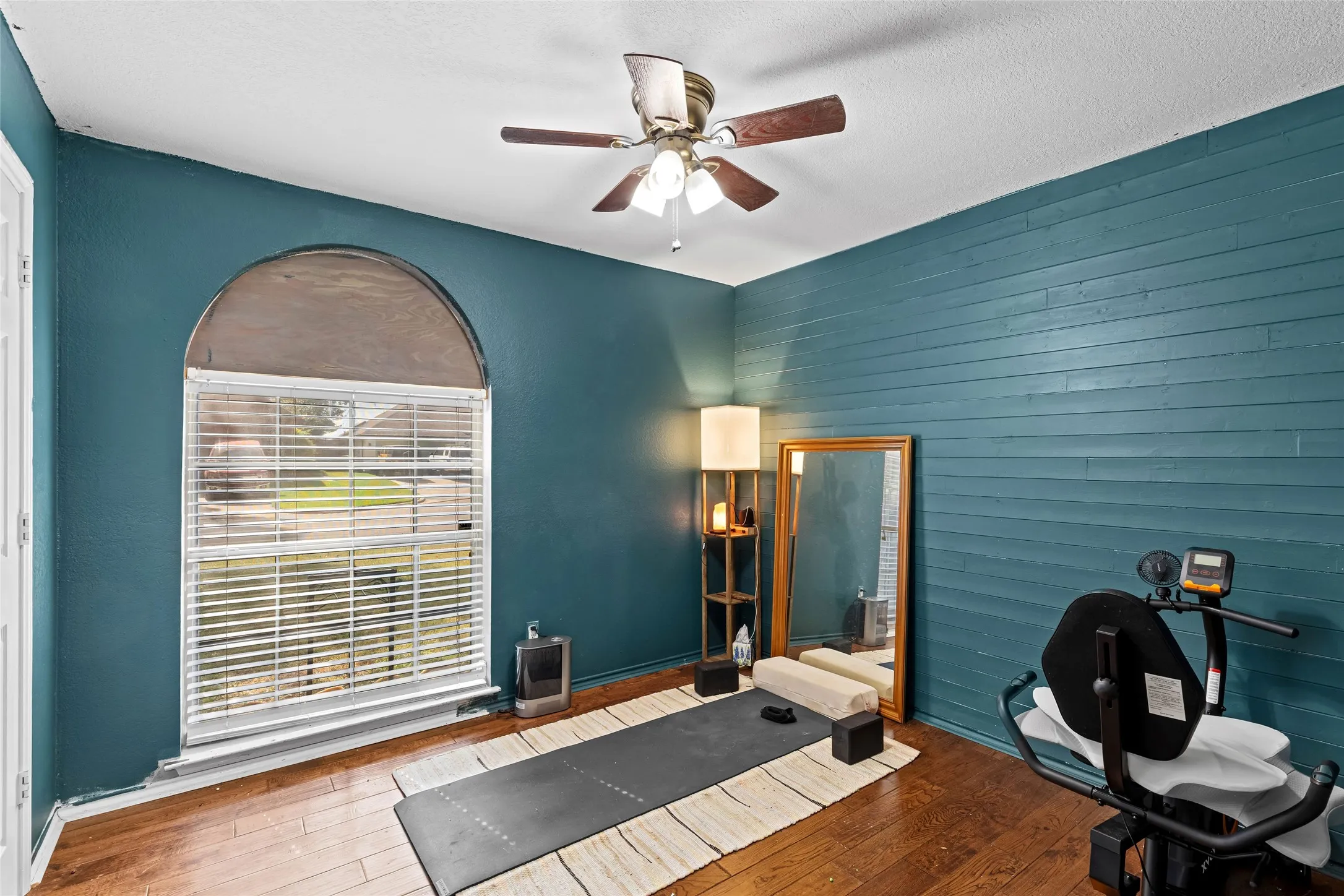 Single Family Residence For Sale in Tarrant County , 7732 Sagebrush Court N, North Richland Hills, Texas 76182, 4 Bedroom, 2 Bathroom, 2 Garage spaces, 2,081 Sqft, built in 1989, mls#21357478, Real Estate Agent in North Richland Hills, Homes For Sale in Tarrant county, Homes For Sale in North Richland Hills, Realtor in North Richland Hills Texas, Real Estate Brokerage Independent Realty Texas, Luminita Cordes Realtor