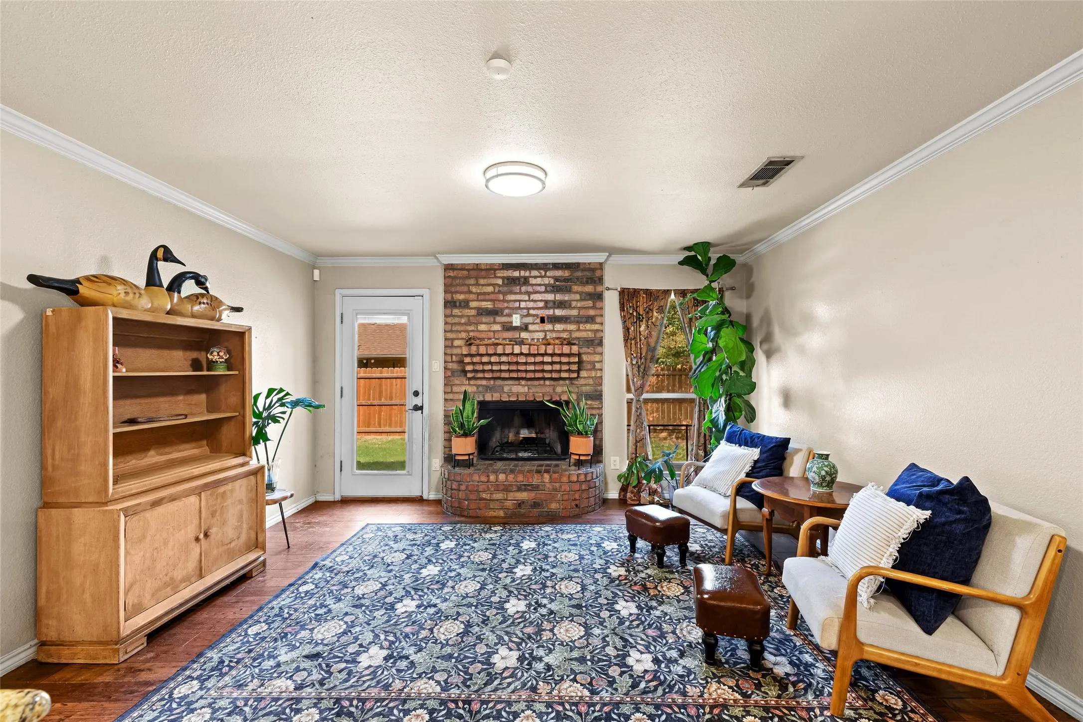 Single Family Residence For Sale in Tarrant County , 7732 Sagebrush Court N, North Richland Hills, Texas 76182, 4 Bedroom, 2 Bathroom, 2 Garage spaces, 2,081 Sqft, built in 1989, mls#21357478, Real Estate Agent in North Richland Hills, Homes For Sale in Tarrant county, Homes For Sale in North Richland Hills, Realtor in North Richland Hills Texas, Real Estate Brokerage Independent Realty Texas, Luminita Cordes Realtor