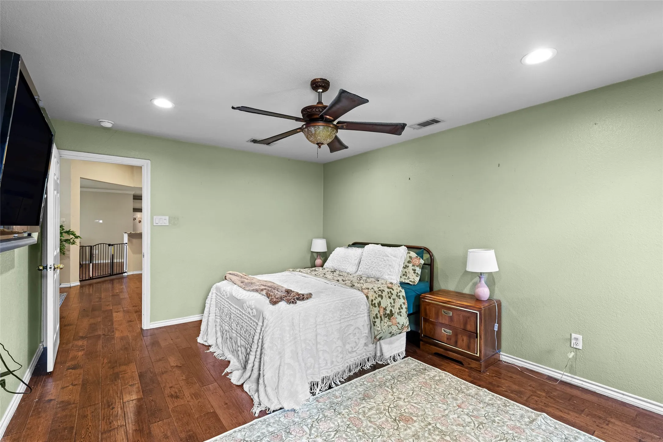Single Family Residence For Sale in Tarrant County , 7732 Sagebrush Court N, North Richland Hills, Texas 76182, 4 Bedroom, 2 Bathroom, 2 Garage spaces, 2,081 Sqft, built in 1989, mls#21357478, Real Estate Agent in North Richland Hills, Homes For Sale in Tarrant county, Homes For Sale in North Richland Hills, Realtor in North Richland Hills Texas, Real Estate Brokerage Independent Realty Texas, Luminita Cordes Realtor