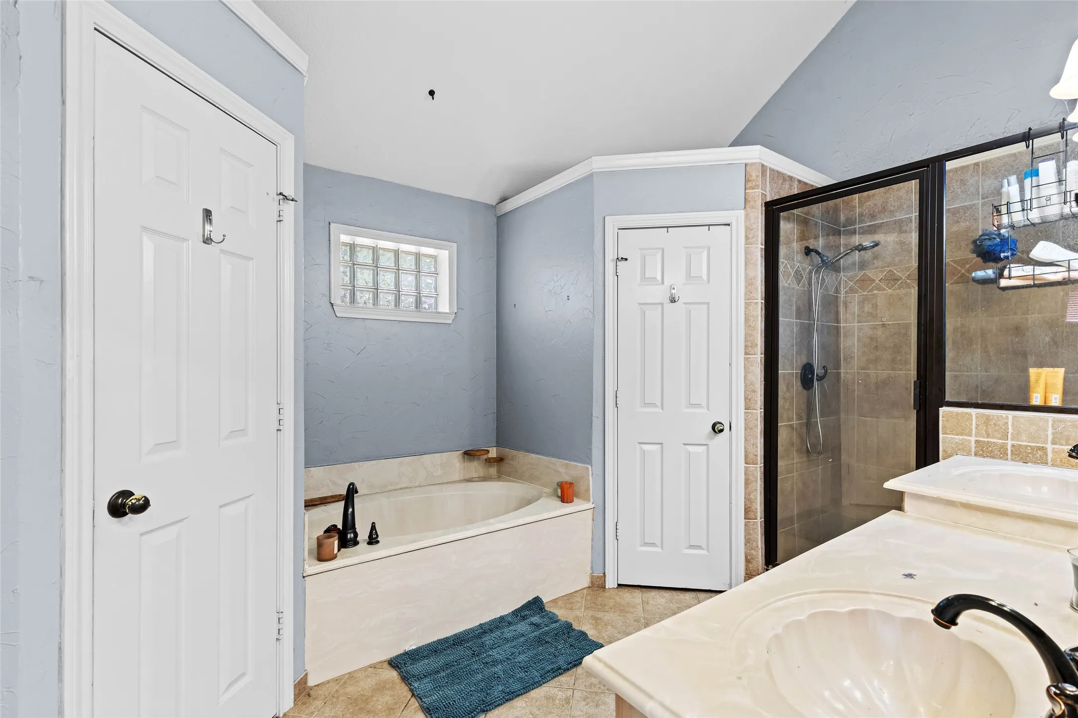 Single Family Residence For Sale in Tarrant County , 7732 Sagebrush Court N, North Richland Hills, Texas 76182, 4 Bedroom, 2 Bathroom, 2 Garage spaces, 2,081 Sqft, built in 1989, mls#21357478, Real Estate Agent in North Richland Hills, Homes For Sale in Tarrant county, Homes For Sale in North Richland Hills, Realtor in North Richland Hills Texas, Real Estate Brokerage Independent Realty Texas, Luminita Cordes Realtor