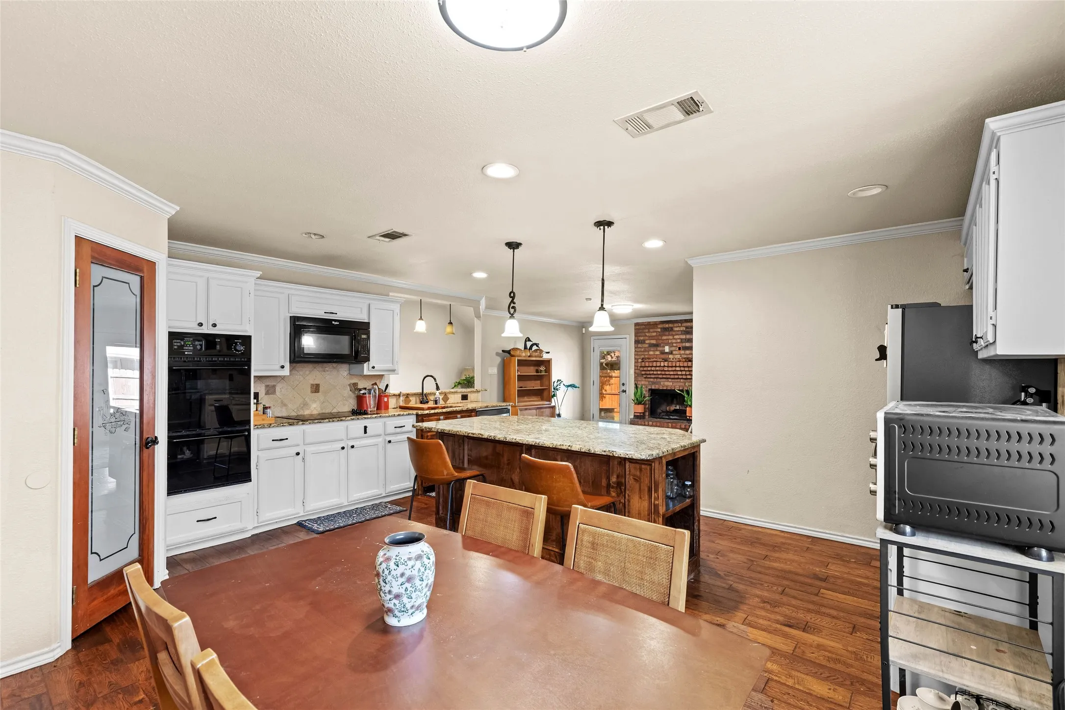 Single Family Residence For Sale in Tarrant County , 7732 Sagebrush Court N, North Richland Hills, Texas 76182, 4 Bedroom, 2 Bathroom, 2 Garage spaces, 2,081 Sqft, built in 1989, mls#21357478, Real Estate Agent in North Richland Hills, Homes For Sale in Tarrant county, Homes For Sale in North Richland Hills, Realtor in North Richland Hills Texas, Real Estate Brokerage Independent Realty Texas, Luminita Cordes Realtor