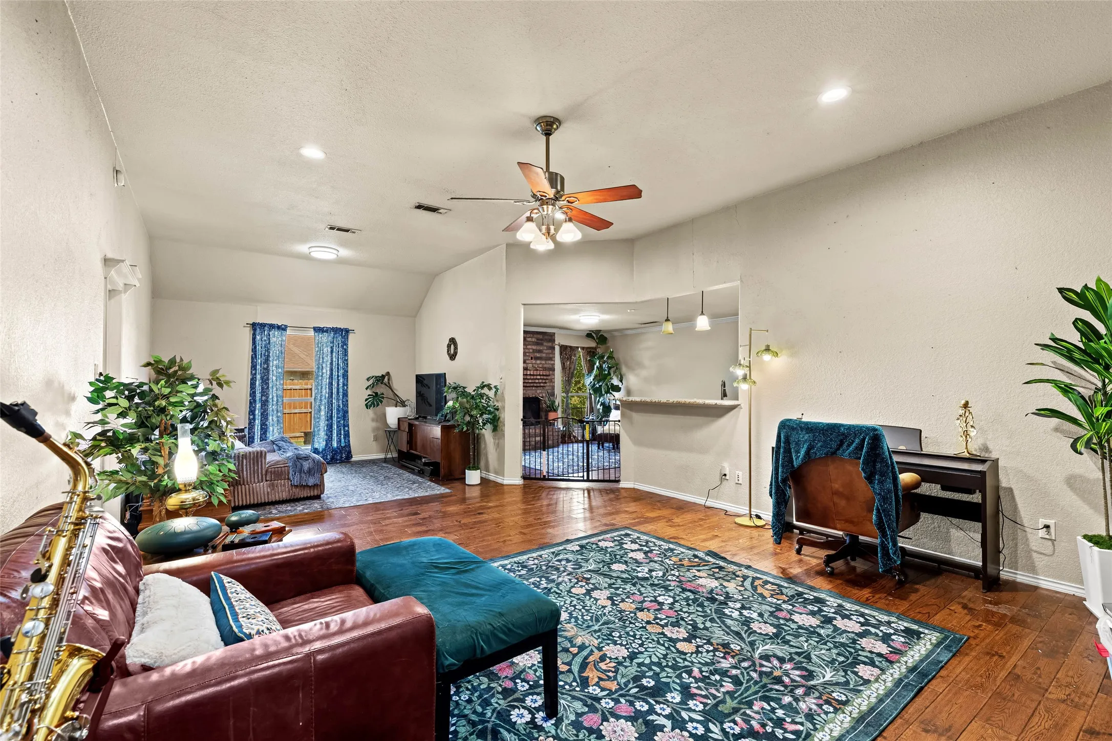 Single Family Residence For Sale in Tarrant County , 7732 Sagebrush Court N, North Richland Hills, Texas 76182, 4 Bedroom, 2 Bathroom, 2 Garage spaces, 2,081 Sqft, built in 1989, mls#21357478, Real Estate Agent in North Richland Hills, Homes For Sale in Tarrant county, Homes For Sale in North Richland Hills, Realtor in North Richland Hills Texas, Real Estate Brokerage Independent Realty Texas, Luminita Cordes Realtor