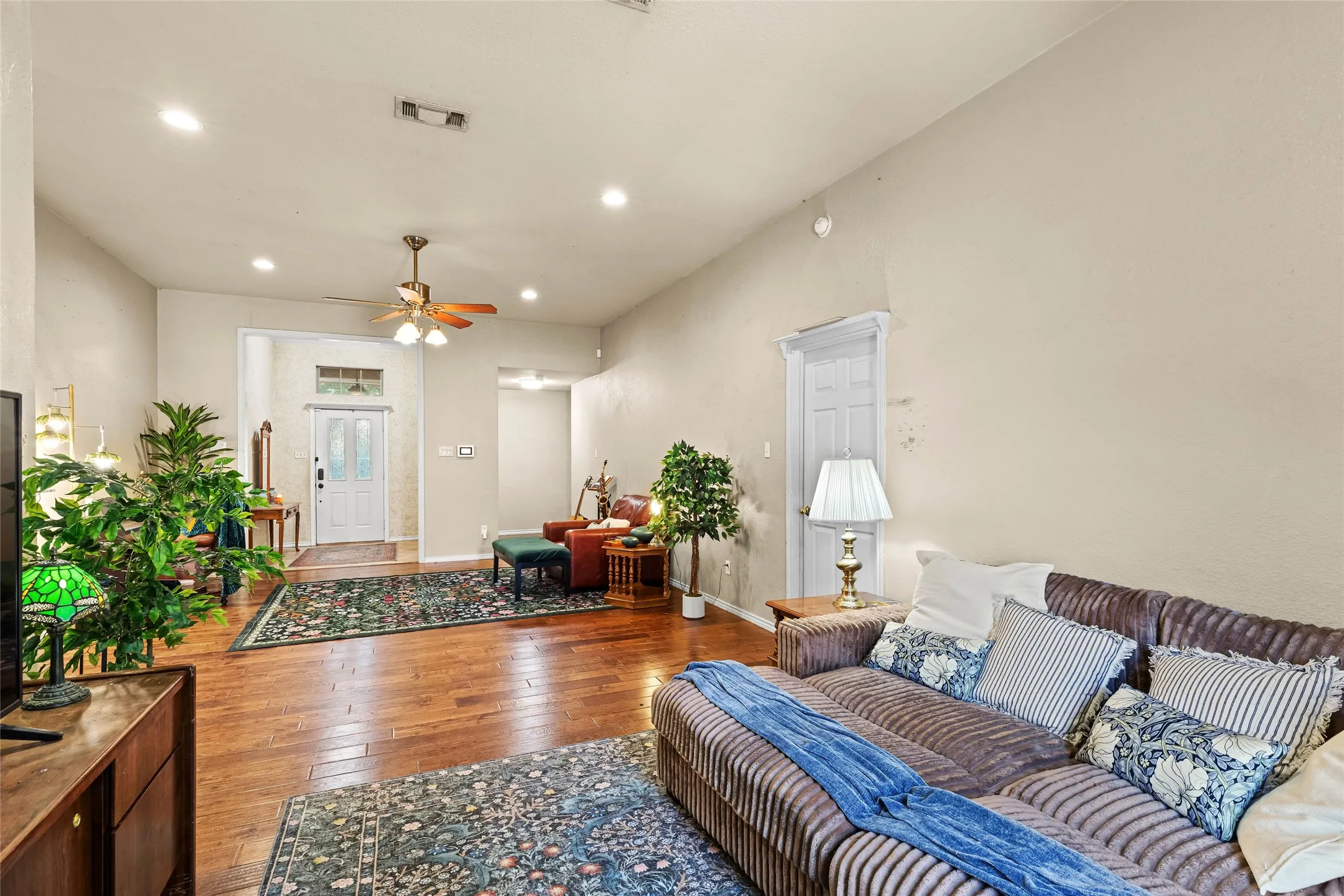 Single Family Residence For Sale in Tarrant County , 7732 Sagebrush Court N, North Richland Hills, Texas 76182, 4 Bedroom, 2 Bathroom, 2 Garage spaces, 2,081 Sqft, built in 1989, mls#21357478, Real Estate Agent in North Richland Hills, Homes For Sale in Tarrant county, Homes For Sale in North Richland Hills, Realtor in North Richland Hills Texas, Real Estate Brokerage Independent Realty Texas, Luminita Cordes Realtor