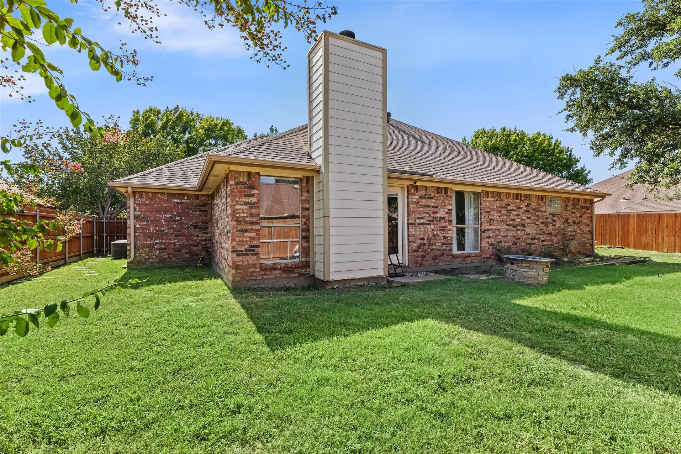 Single Family Residence For Sale in Tarrant County , 7732 Sagebrush Court N, North Richland Hills, Texas 76182, 4 Bedroom, 2 Bathroom, 2 Garage spaces, 2,081 Sqft, built in 1989, mls#21357478, Real Estate Agent in North Richland Hills, Homes For Sale in Tarrant county, Homes For Sale in North Richland Hills, Realtor in North Richland Hills Texas, Real Estate Brokerage Independent Realty Texas, Luminita Cordes Realtor