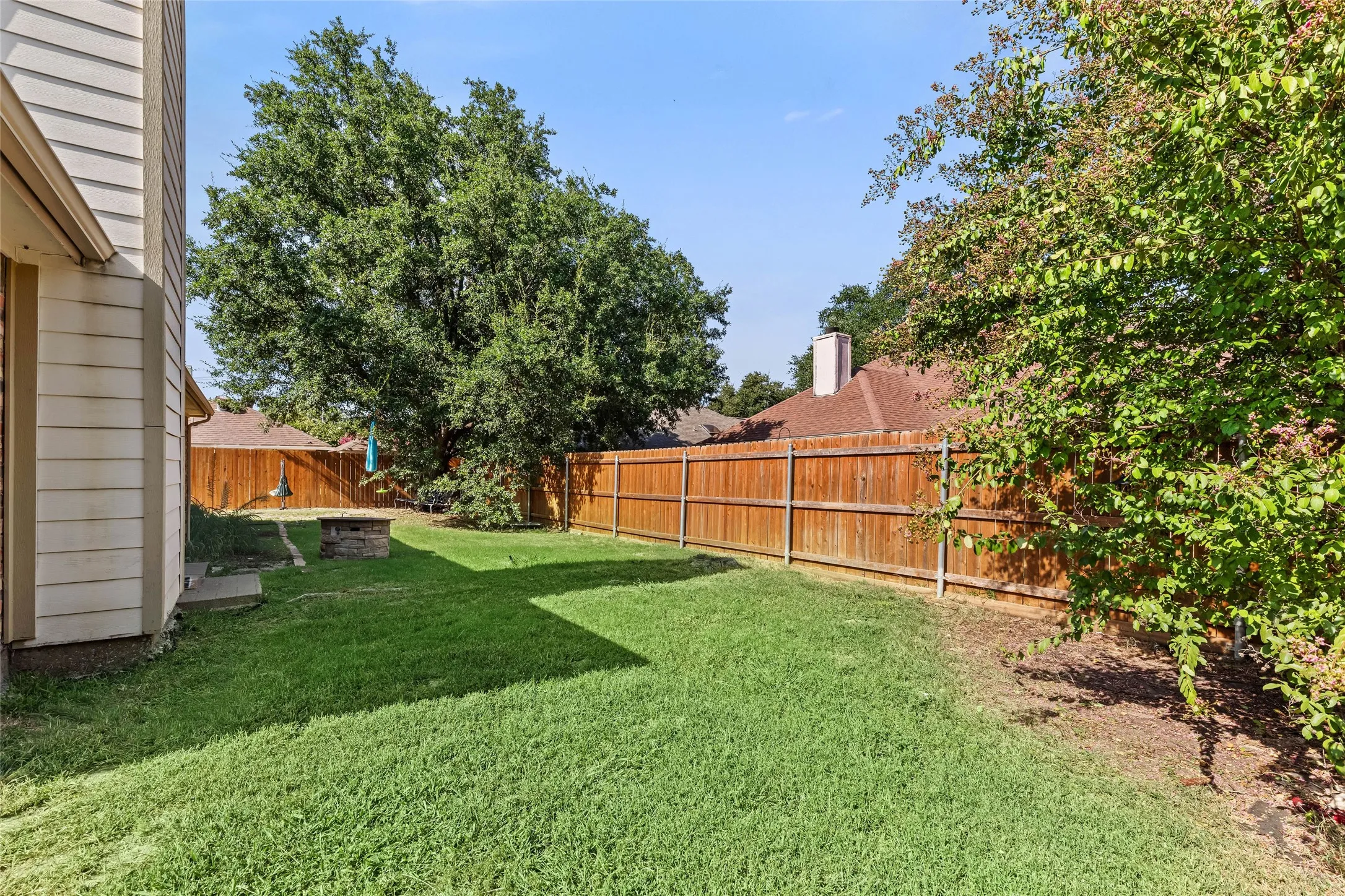 Single Family Residence For Sale in Tarrant County , 7732 Sagebrush Court N, North Richland Hills, Texas 76182, 4 Bedroom, 2 Bathroom, 2 Garage spaces, 2,081 Sqft, built in 1989, mls#21357478, Real Estate Agent in North Richland Hills, Homes For Sale in Tarrant county, Homes For Sale in North Richland Hills, Realtor in North Richland Hills Texas, Real Estate Brokerage Independent Realty Texas, Luminita Cordes Realtor