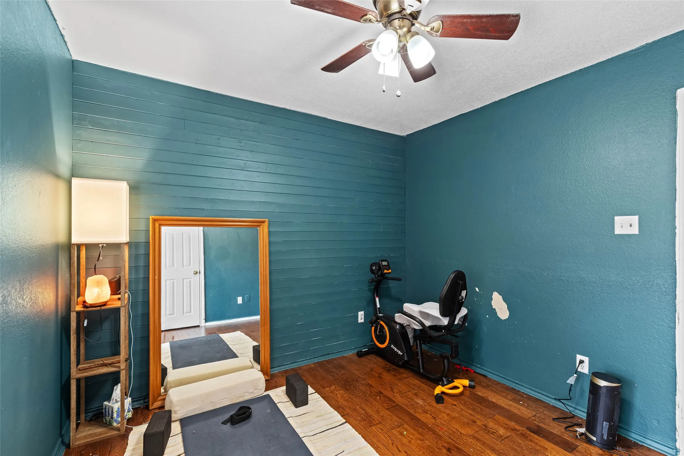 Single Family Residence For Sale in Tarrant County , 7732 Sagebrush Court N, North Richland Hills, Texas 76182, 4 Bedroom, 2 Bathroom, 2 Garage spaces, 2,081 Sqft, built in 1989, mls#21357478, Real Estate Agent in North Richland Hills, Homes For Sale in Tarrant county, Homes For Sale in North Richland Hills, Realtor in North Richland Hills Texas, Real Estate Brokerage Independent Realty Texas, Luminita Cordes Realtor