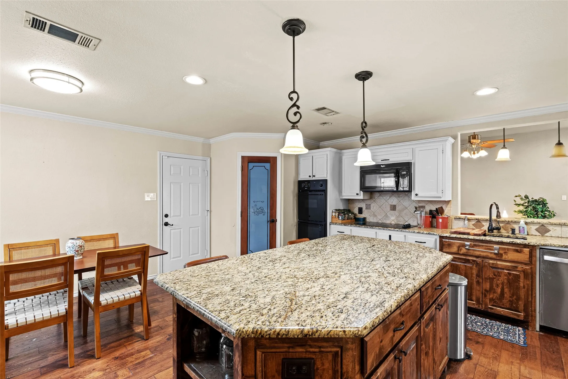 Single Family Residence For Sale in Tarrant County , 7732 Sagebrush Court N, North Richland Hills, Texas 76182, 4 Bedroom, 2 Bathroom, 2 Garage spaces, 2,081 Sqft, built in 1989, mls#21357478, Real Estate Agent in North Richland Hills, Homes For Sale in Tarrant county, Homes For Sale in North Richland Hills, Realtor in North Richland Hills Texas, Real Estate Brokerage Independent Realty Texas, Luminita Cordes Realtor