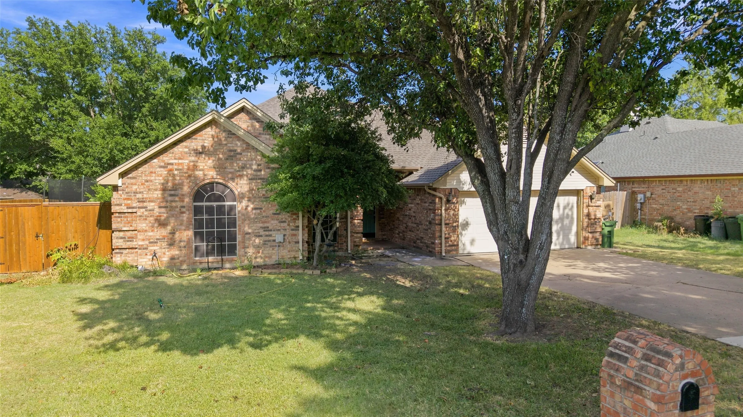 Single Family Residence For Sale in Tarrant County , 7732 Sagebrush Court N, North Richland Hills, Texas 76182, 4 Bedroom, 2 Bathroom, 2 Garage spaces, 2,081 Sqft, built in 1989, mls#21357478, Real Estate Agent in North Richland Hills, Homes For Sale in Tarrant county, Homes For Sale in North Richland Hills, Realtor in North Richland Hills Texas, Real Estate Brokerage Independent Realty Texas, Luminita Cordes Realtor