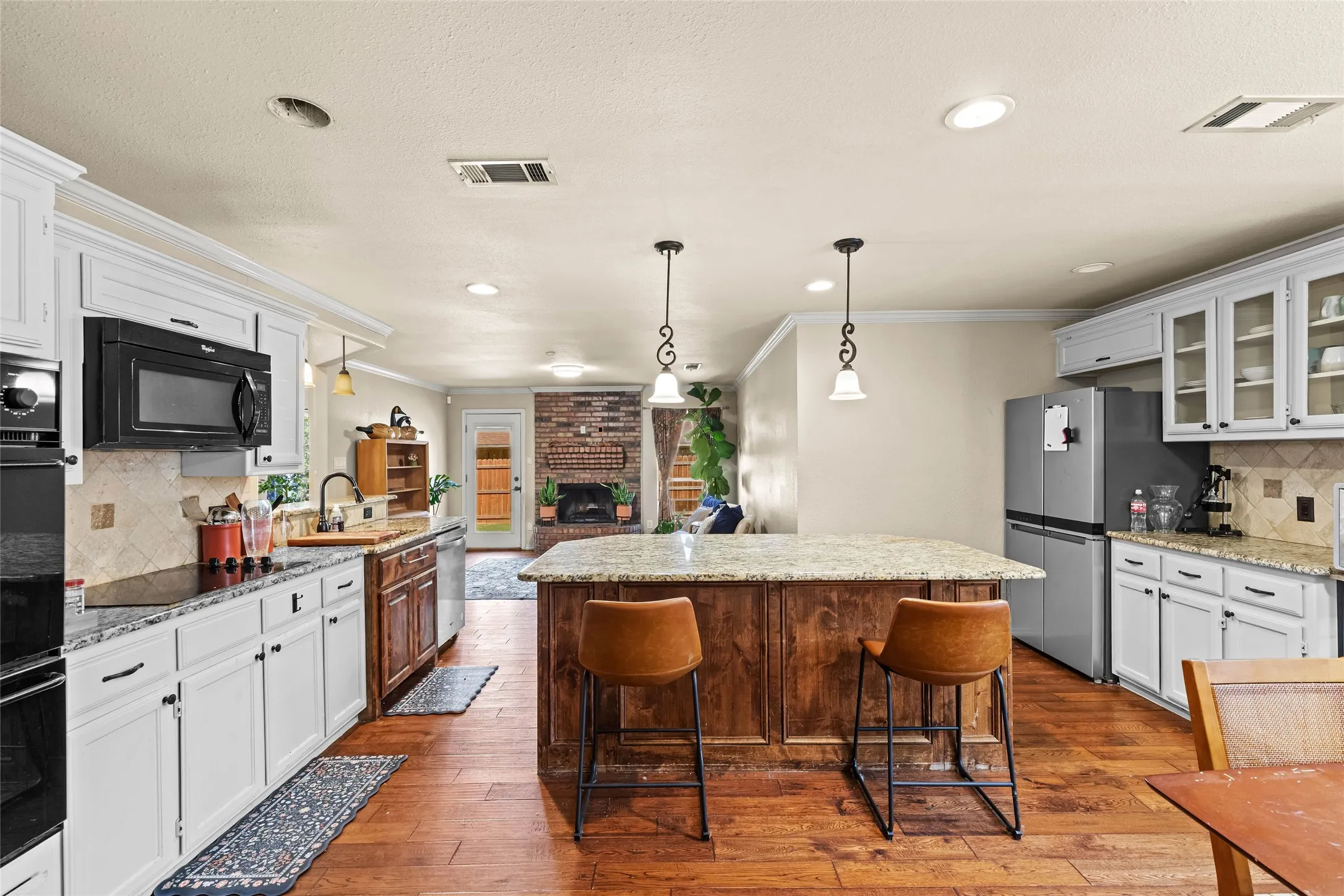 Single Family Residence For Sale in Tarrant County , 7732 Sagebrush Court N, North Richland Hills, Texas 76182, 4 Bedroom, 2 Bathroom, 2 Garage spaces, 2,081 Sqft, built in 1989, mls#21357478, Real Estate Agent in North Richland Hills, Homes For Sale in Tarrant county, Homes For Sale in North Richland Hills, Realtor in North Richland Hills Texas, Real Estate Brokerage Independent Realty Texas, Luminita Cordes Realtor