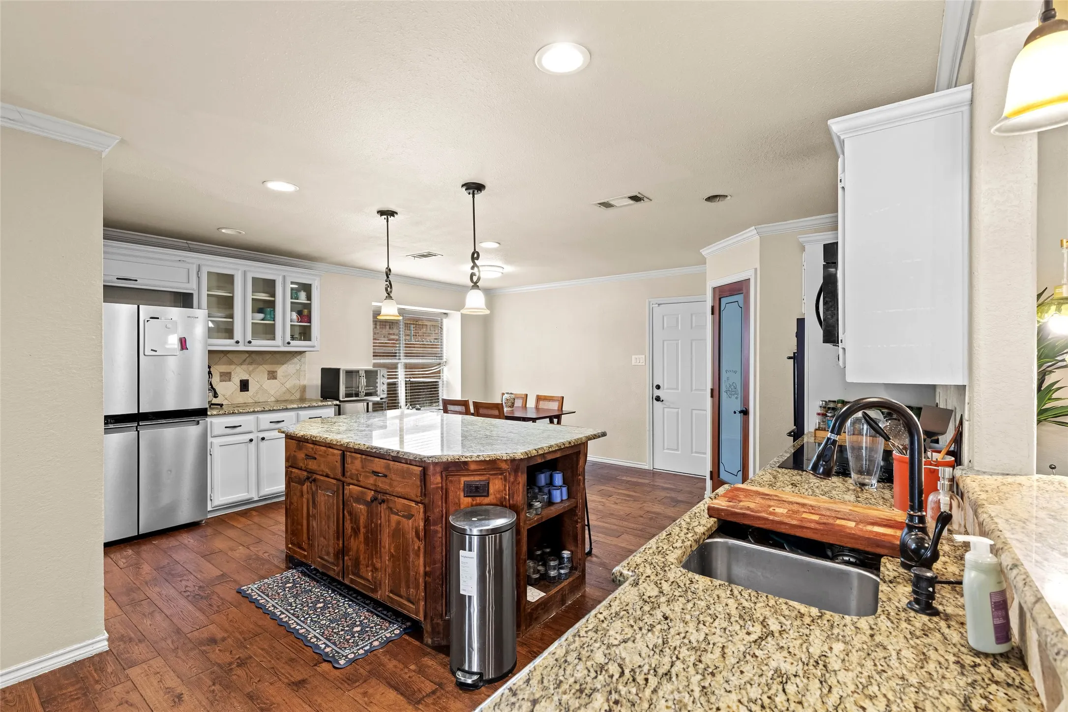 Single Family Residence For Sale in Tarrant County , 7732 Sagebrush Court N, North Richland Hills, Texas 76182, 4 Bedroom, 2 Bathroom, 2 Garage spaces, 2,081 Sqft, built in 1989, mls#21357478, Real Estate Agent in North Richland Hills, Homes For Sale in Tarrant county, Homes For Sale in North Richland Hills, Realtor in North Richland Hills Texas, Real Estate Brokerage Independent Realty Texas, Luminita Cordes Realtor